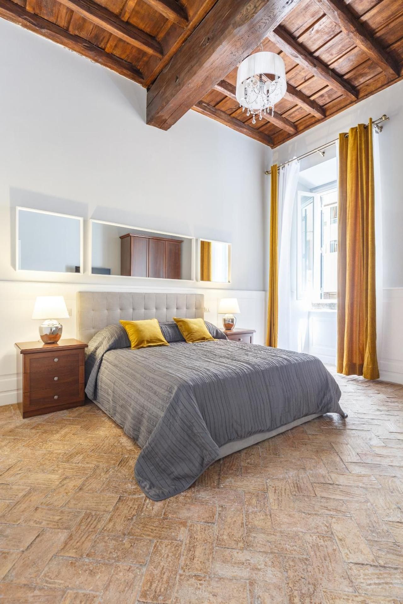 DELUXE APARTMENT
