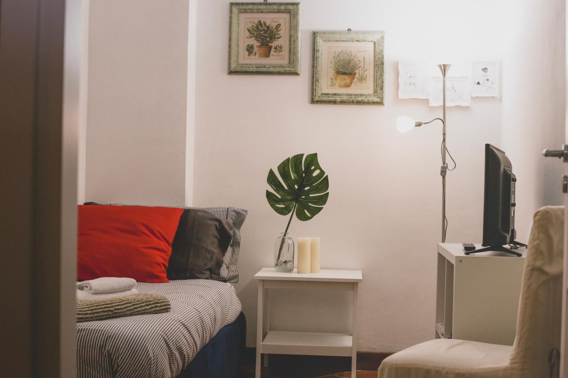 Standard Single Room with Shared Bathroom