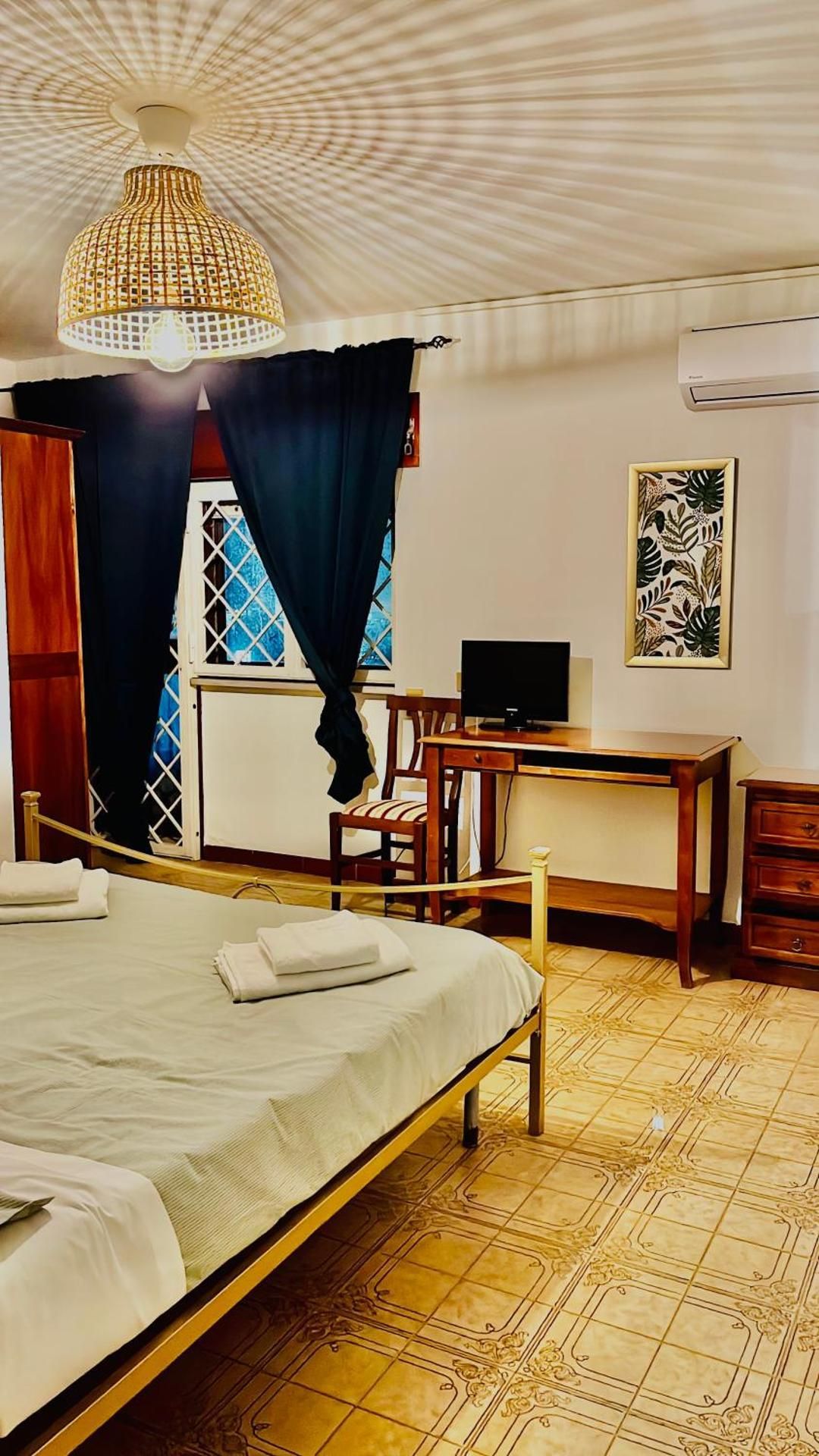 Large Double or Twin Room