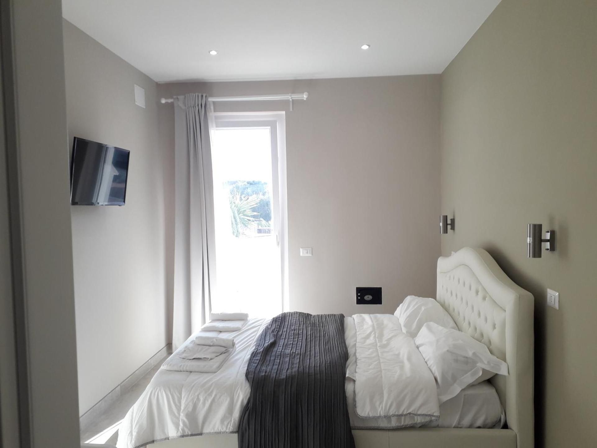 B&B Purple Italy Deluxe Double Room with Balcony