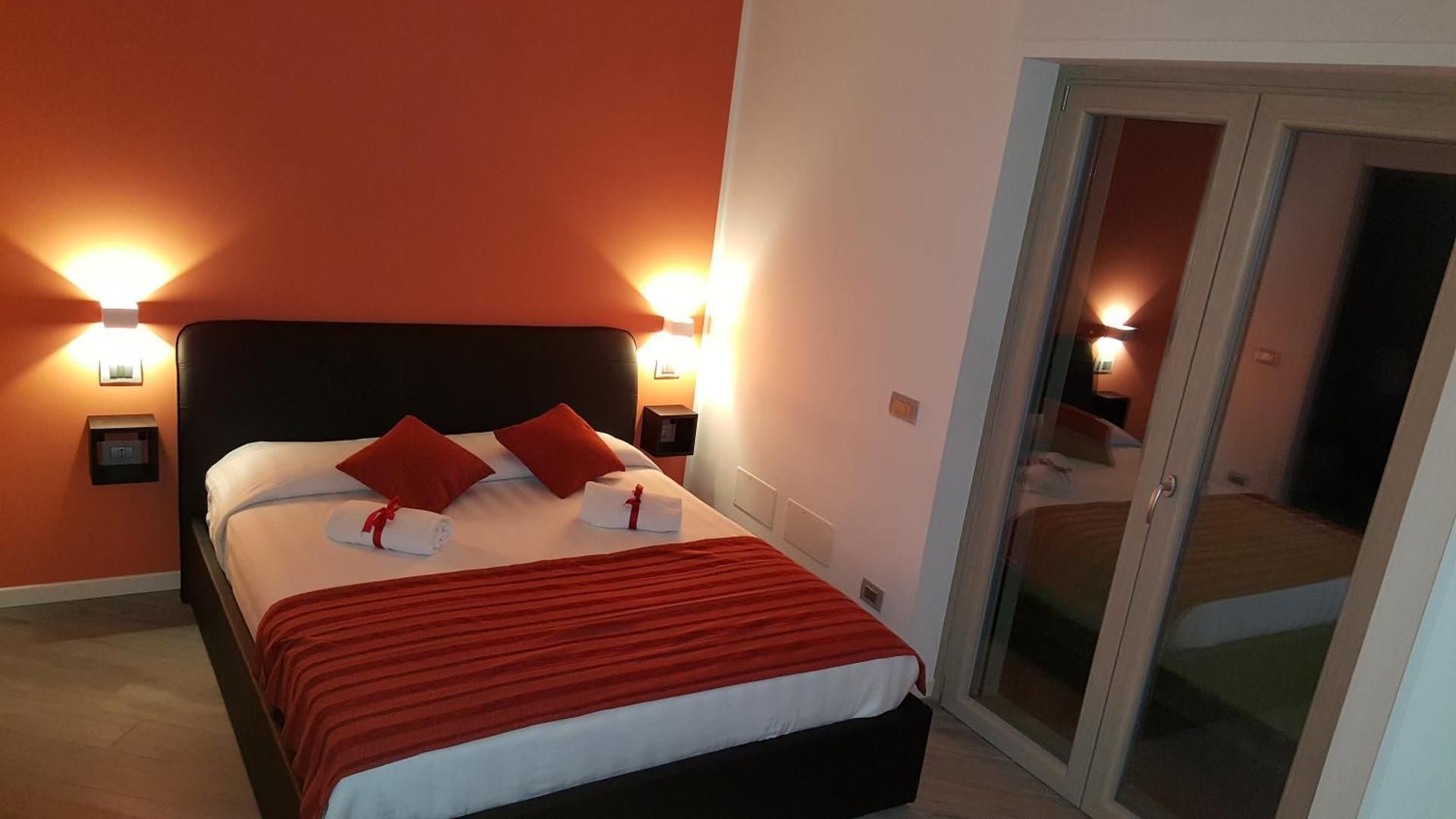 La Lira Double Room with Private Bathroom and  Balcony