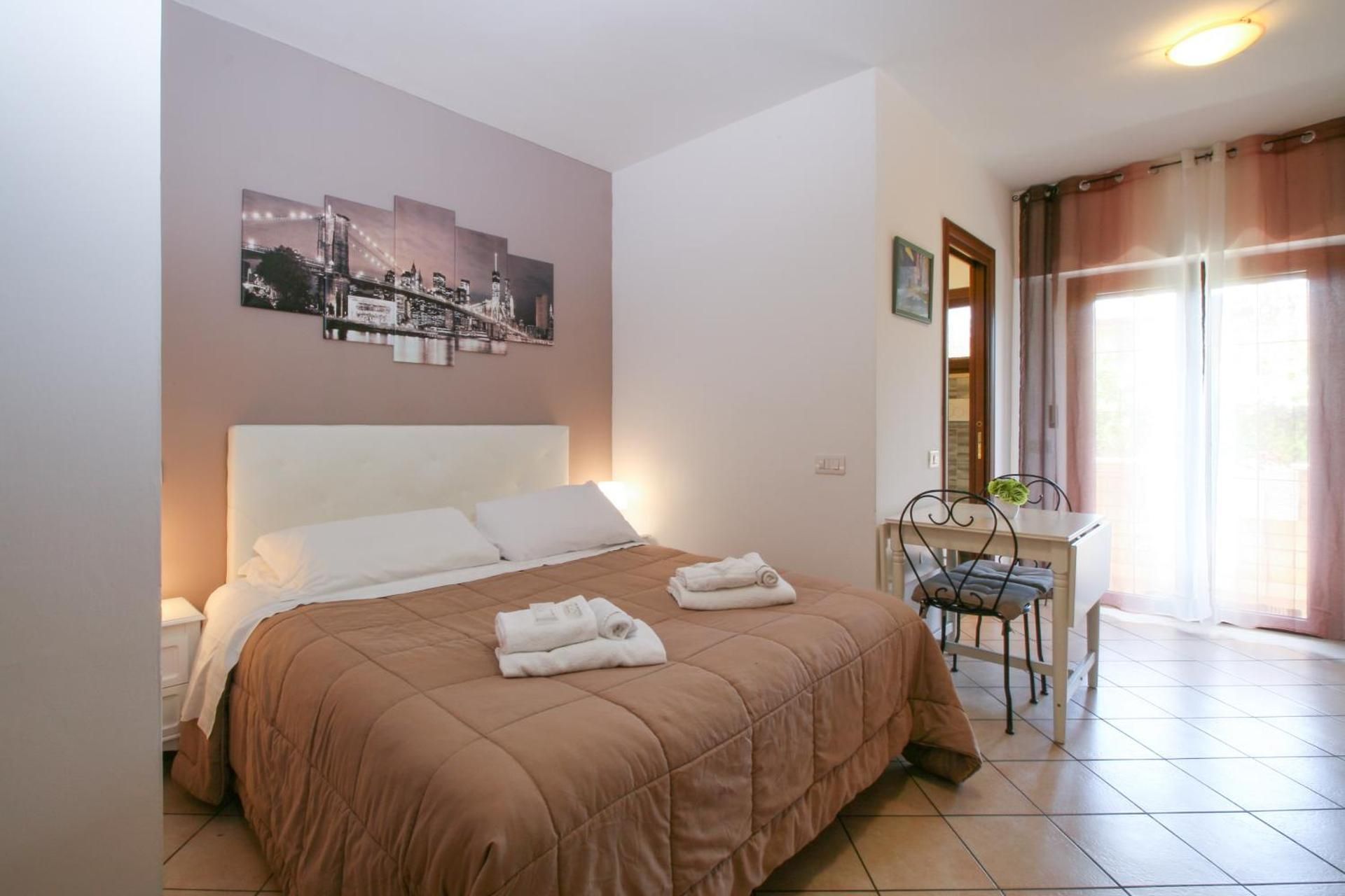 Studio Apartment with One Double Bed