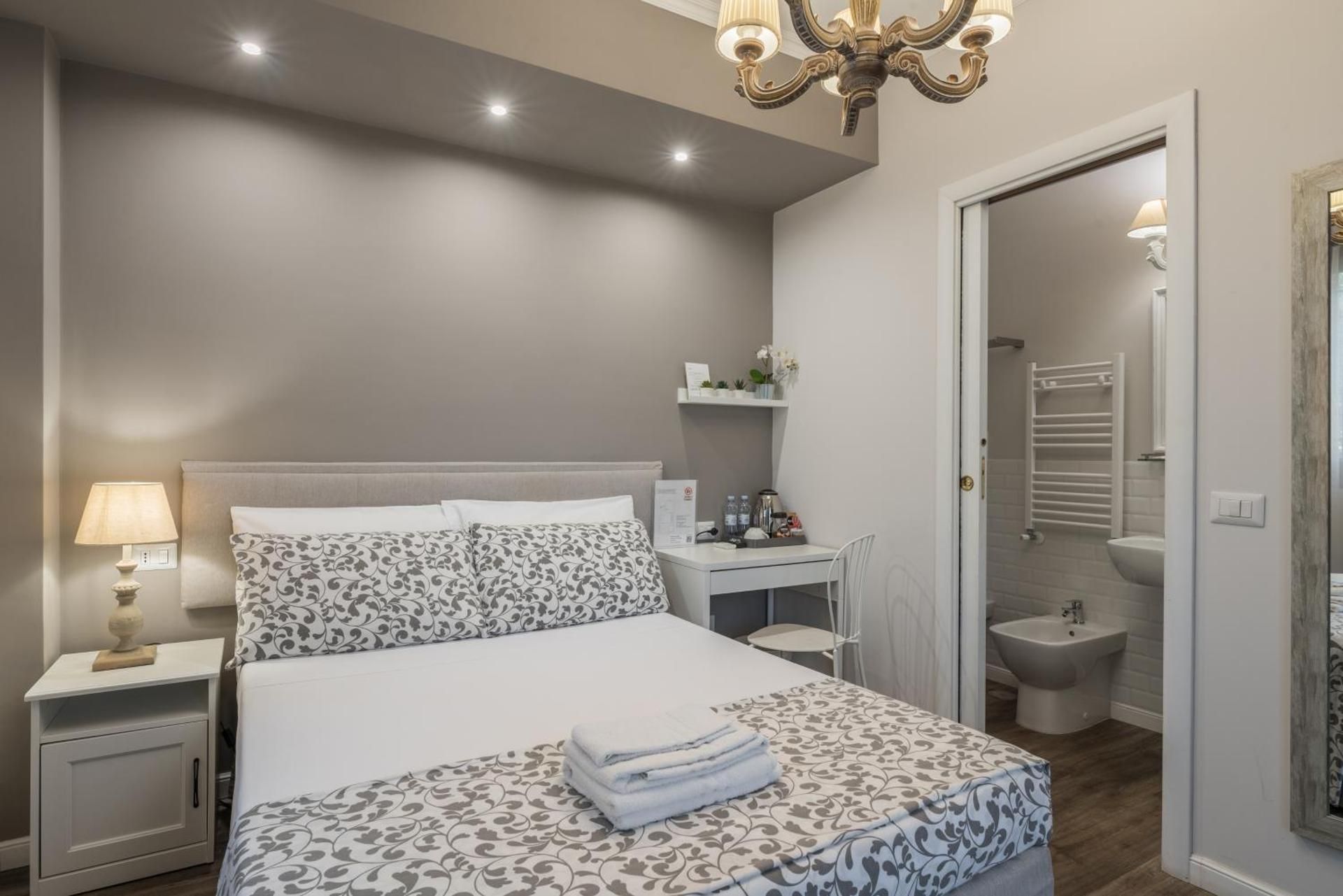 Double Room (1 Adult)