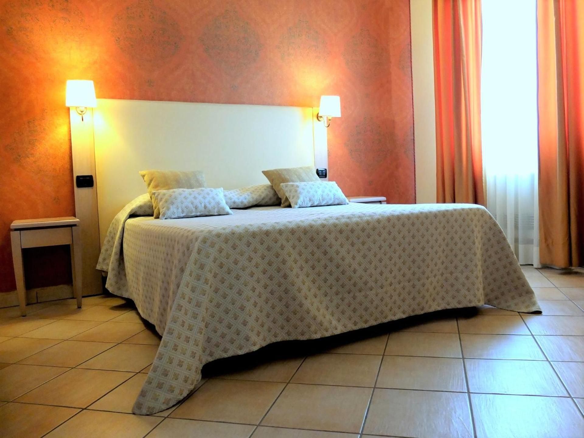 Villa Rosita Double Room with Private Bathroom 2