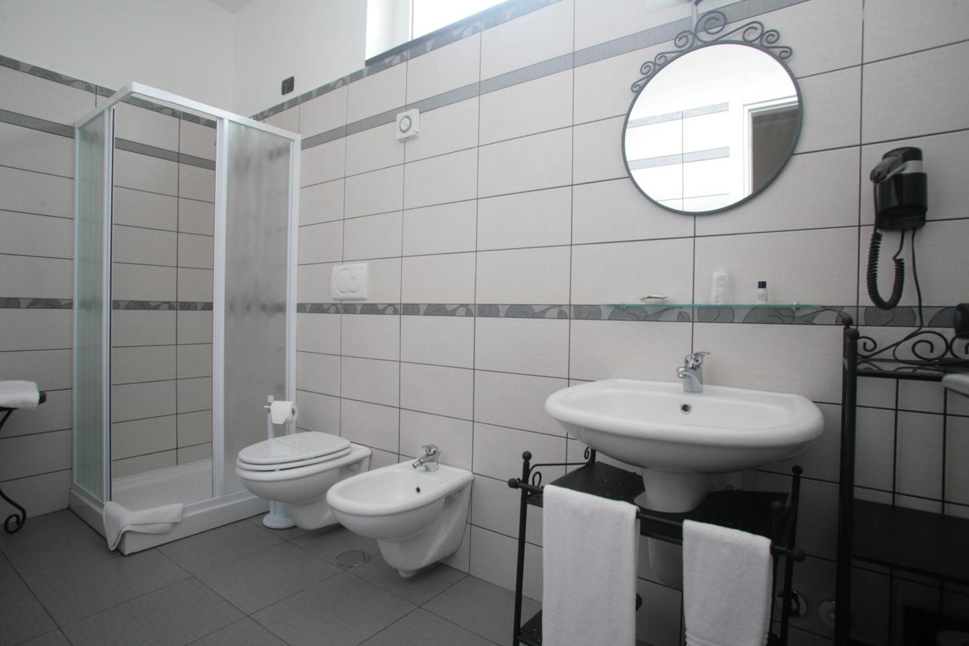 Villa Rosita Double Room with Private Bathroom 3