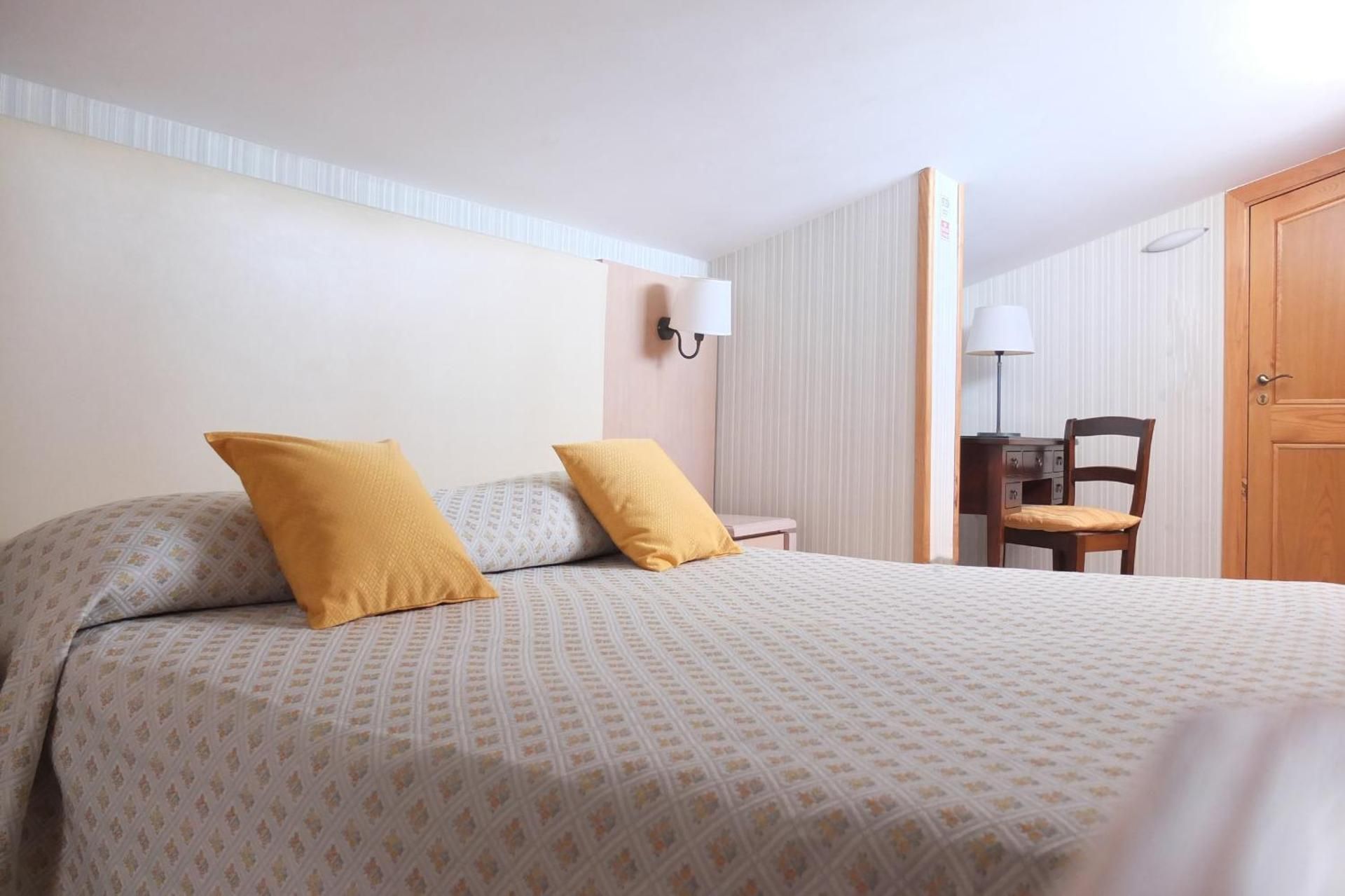 Villa Rosita Double with Private Bathroom - Attic 2