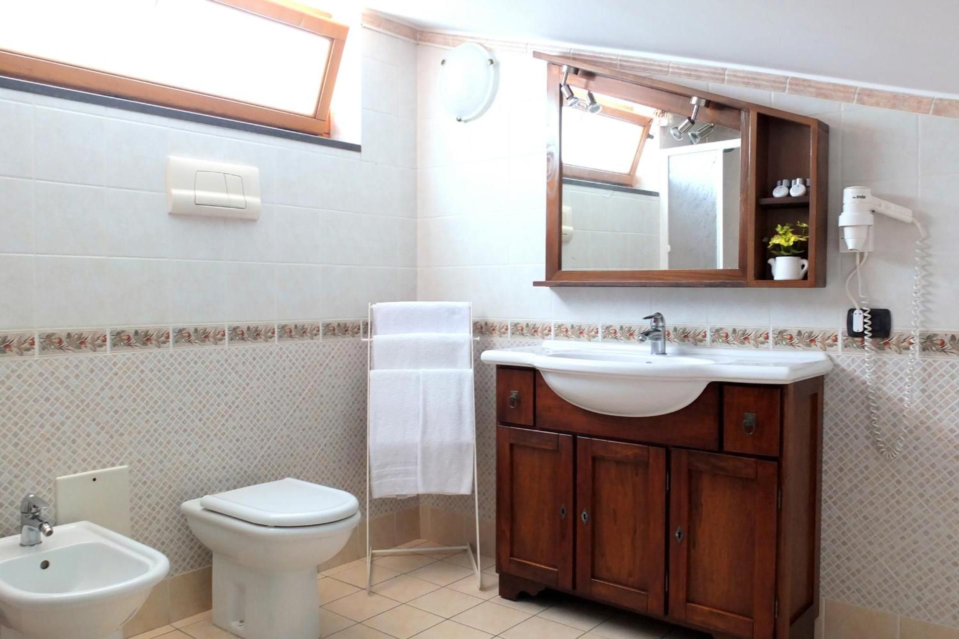 Villa Rosita Double with Private Bathroom - Attic 3