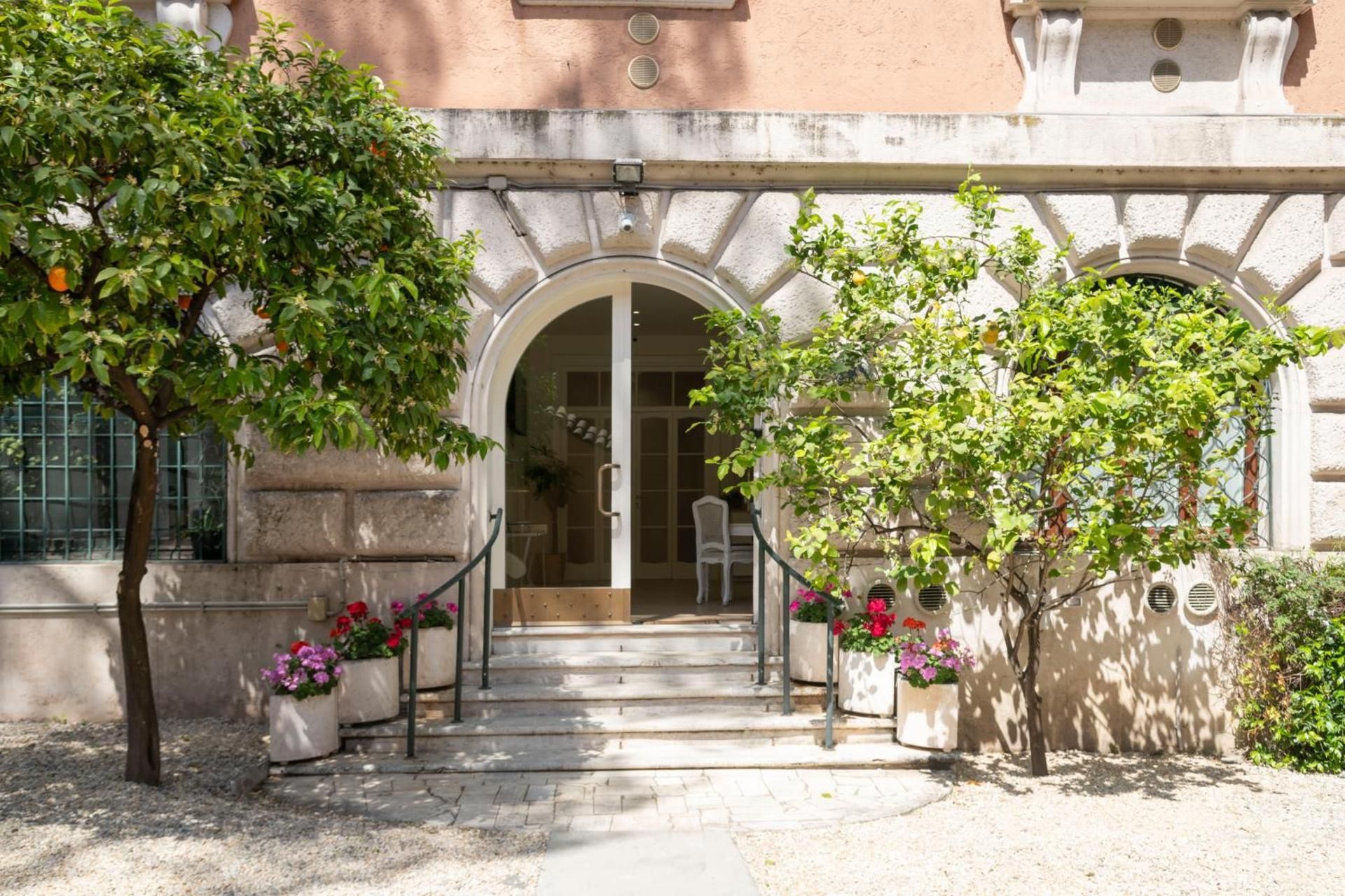 Domus Giulio Guest House