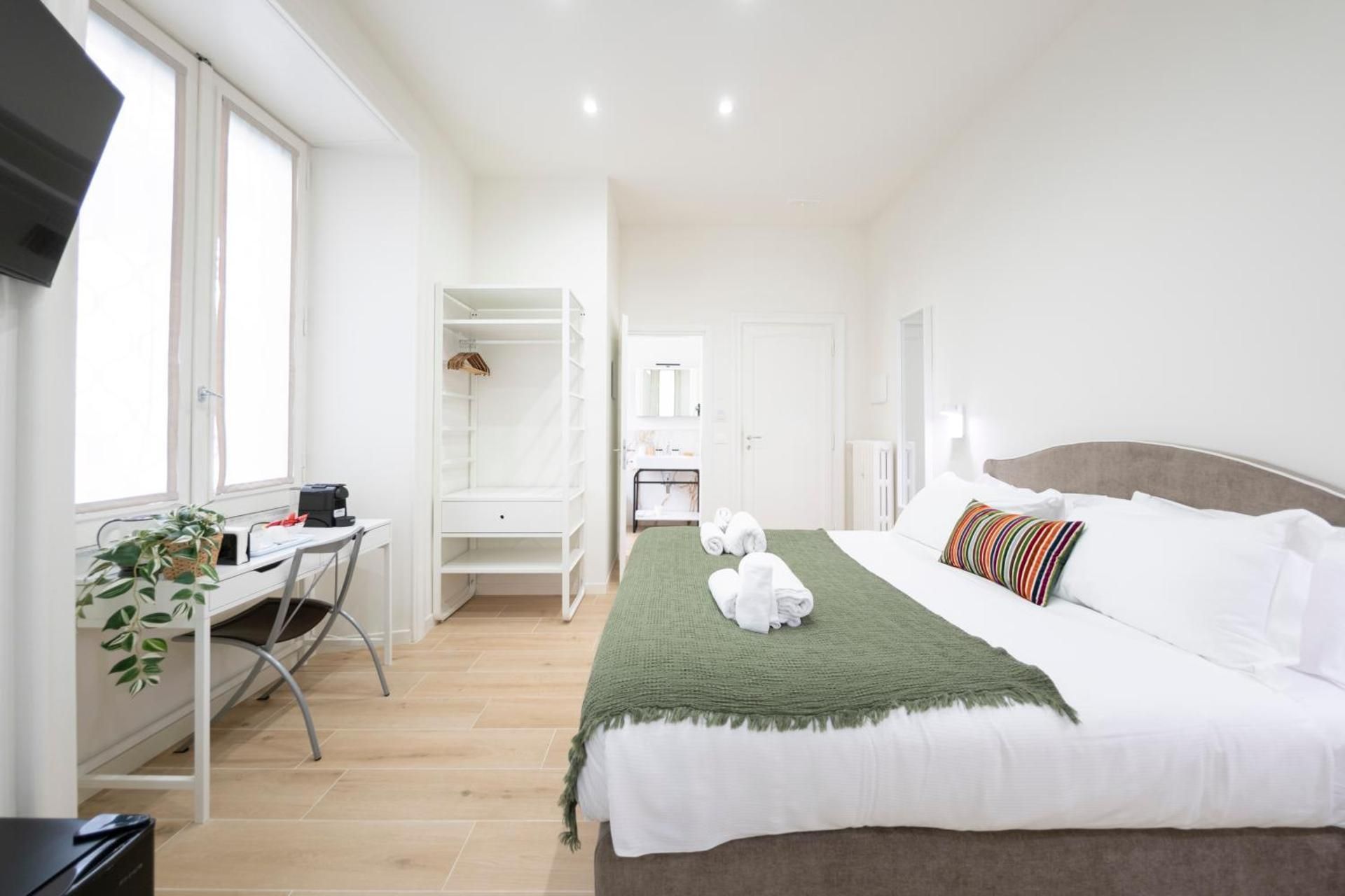 Domus Giulio Guest House Superior Queen Room 2