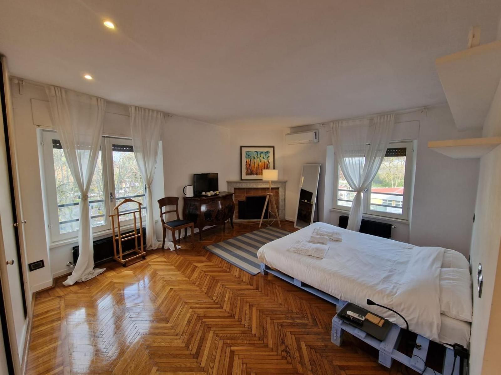 Triple Room with City View