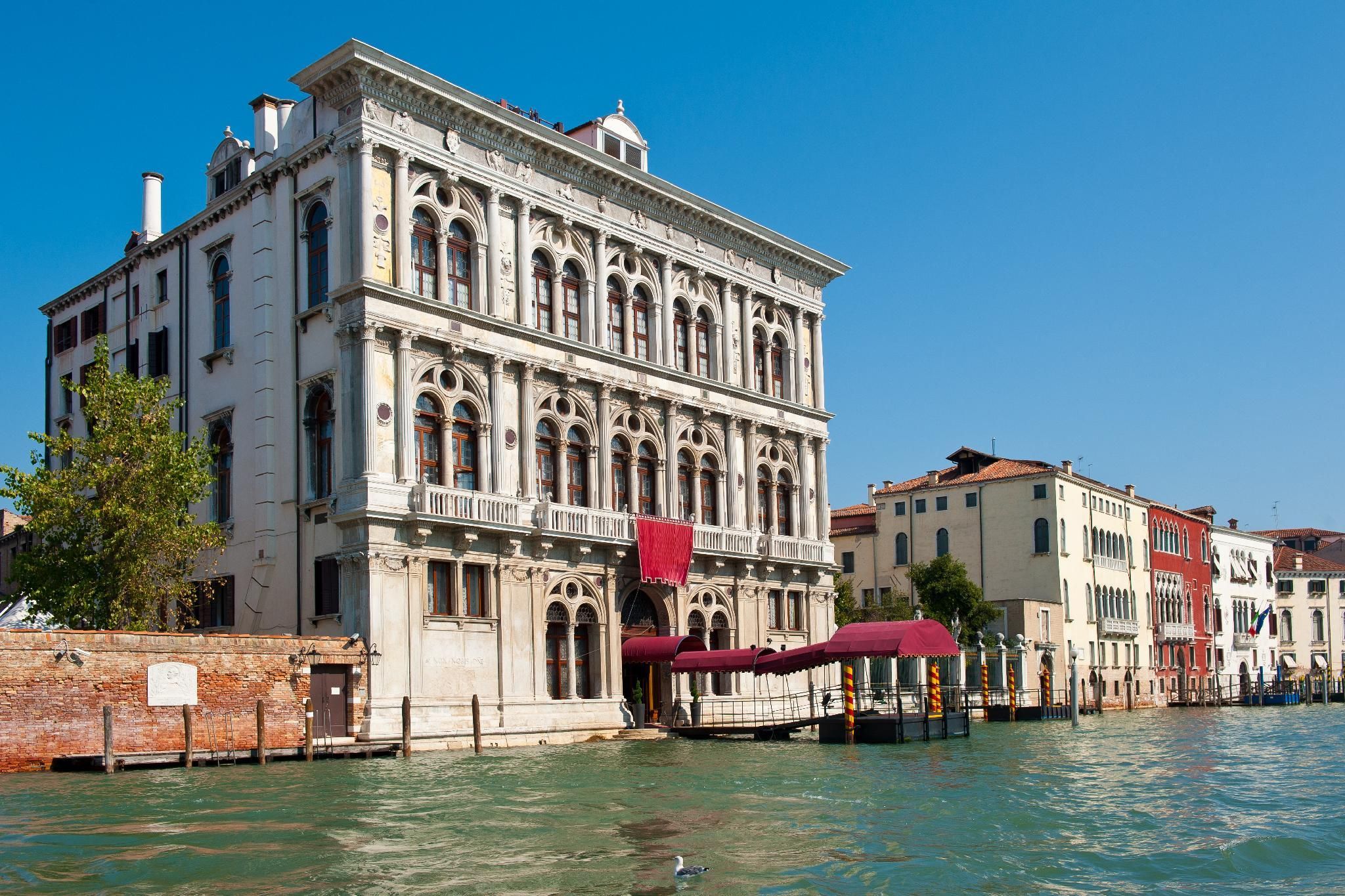 "Fly to Venice" Airport