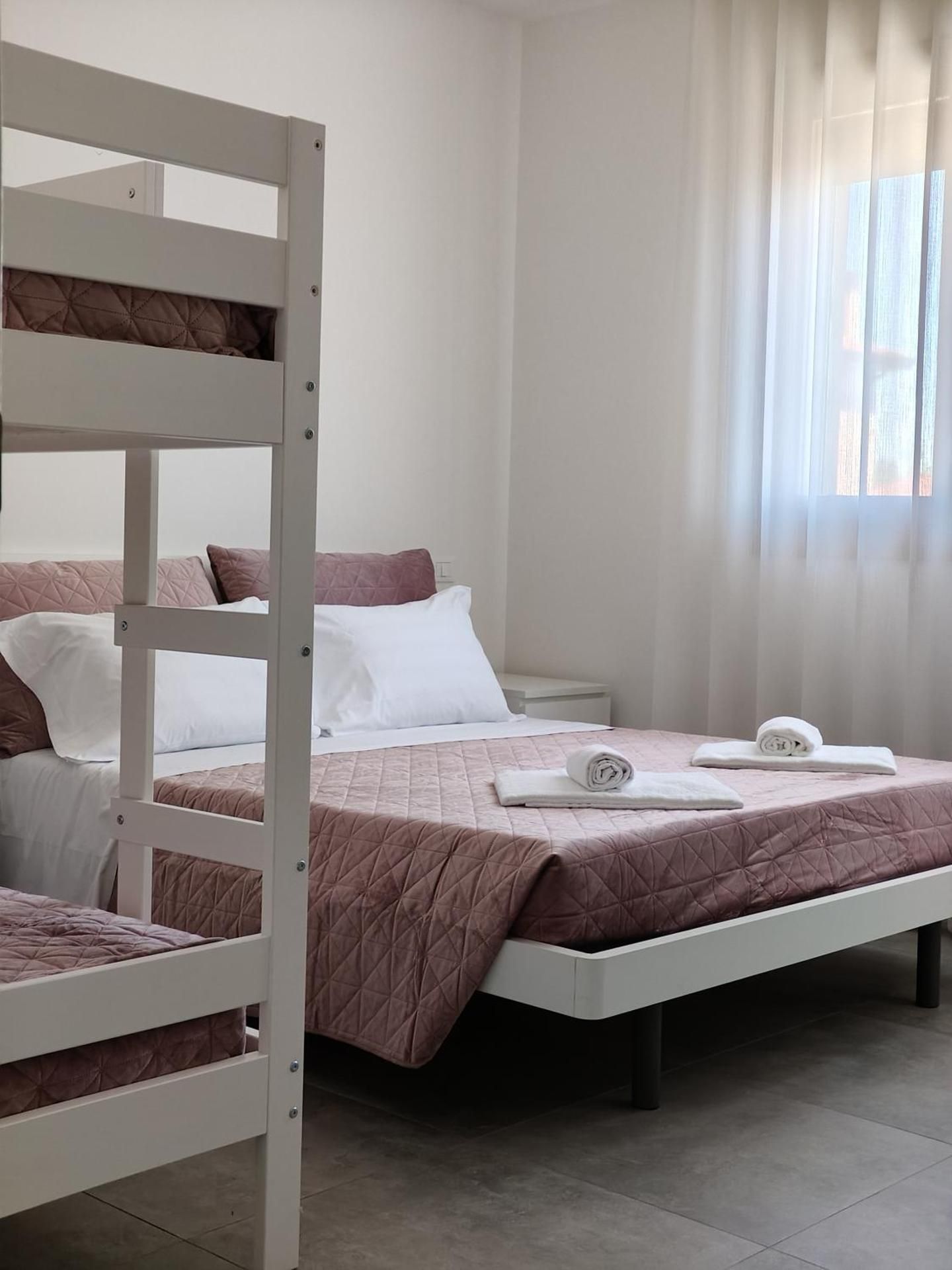 HappyKids bb Venice Family Room with Private Bathroom