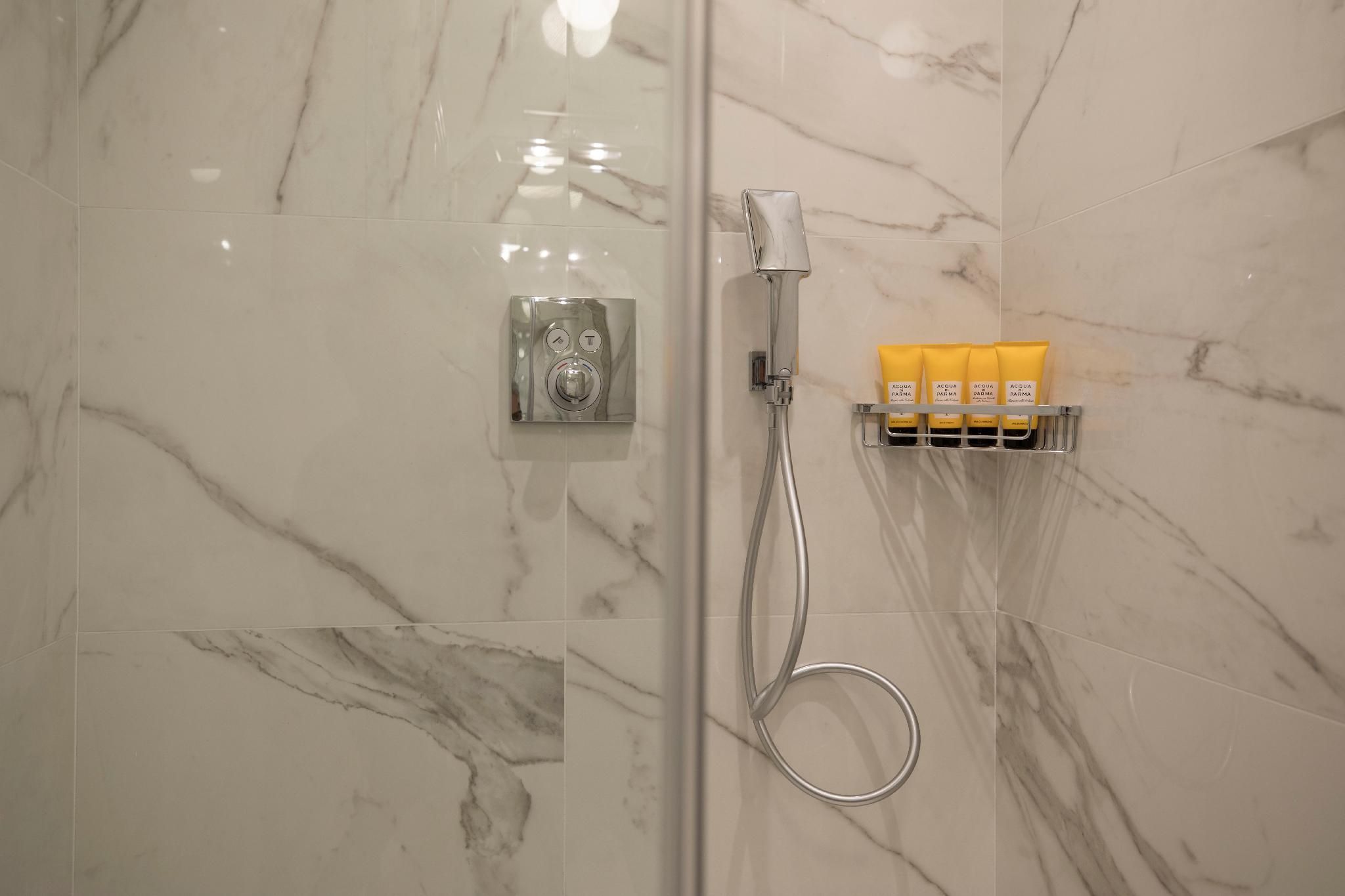 Annex Luxury Suite with Steam Bath