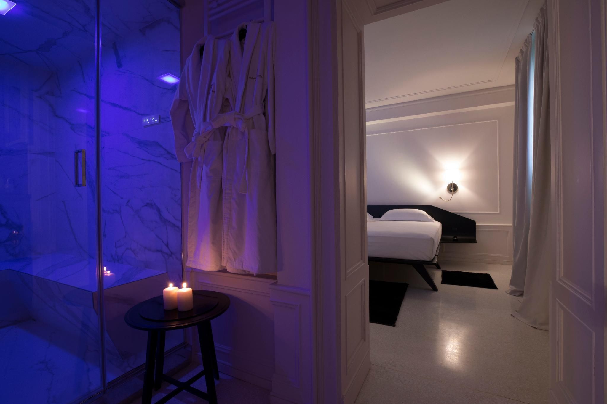 Annex Luxury Suite with Steam Bath