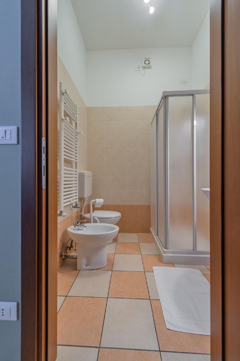 Marconi Lodge Double Room with Private Bath 3