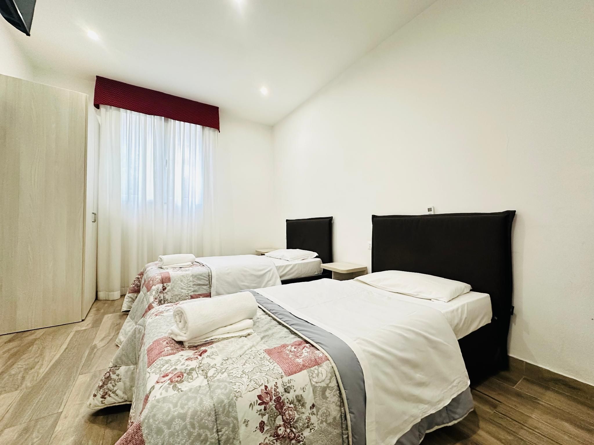 Hotel Dream Hub Economy Twin Non-Smoking 2