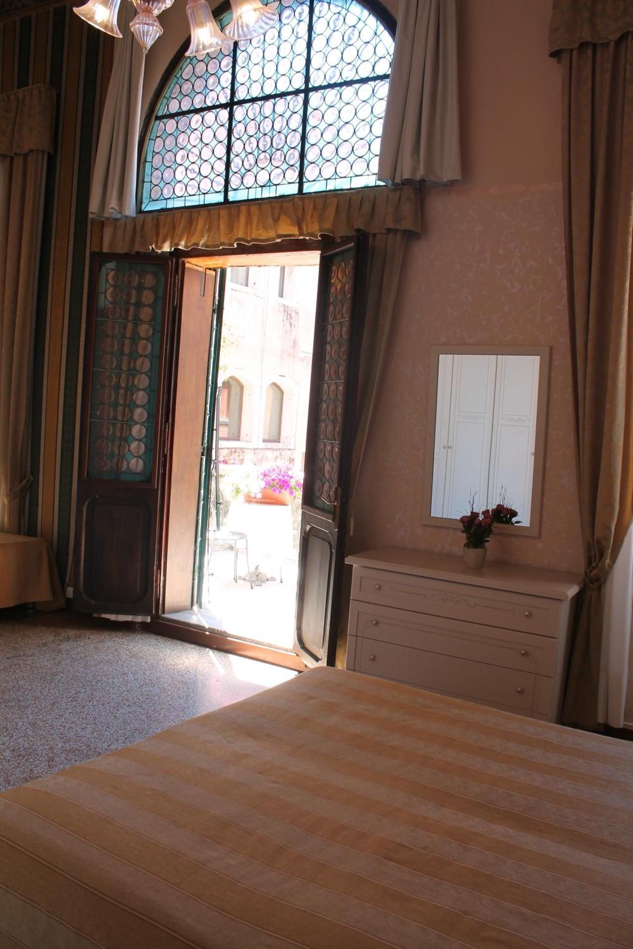 Quintuple Room with Grand Canal View