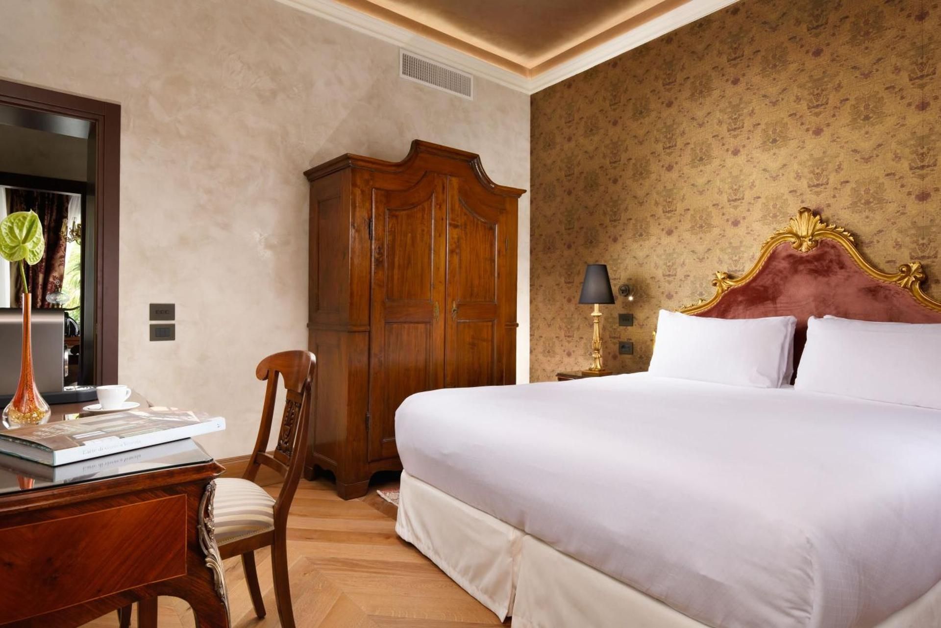 Empress Theodora Apartments One-Bedroom Apartment