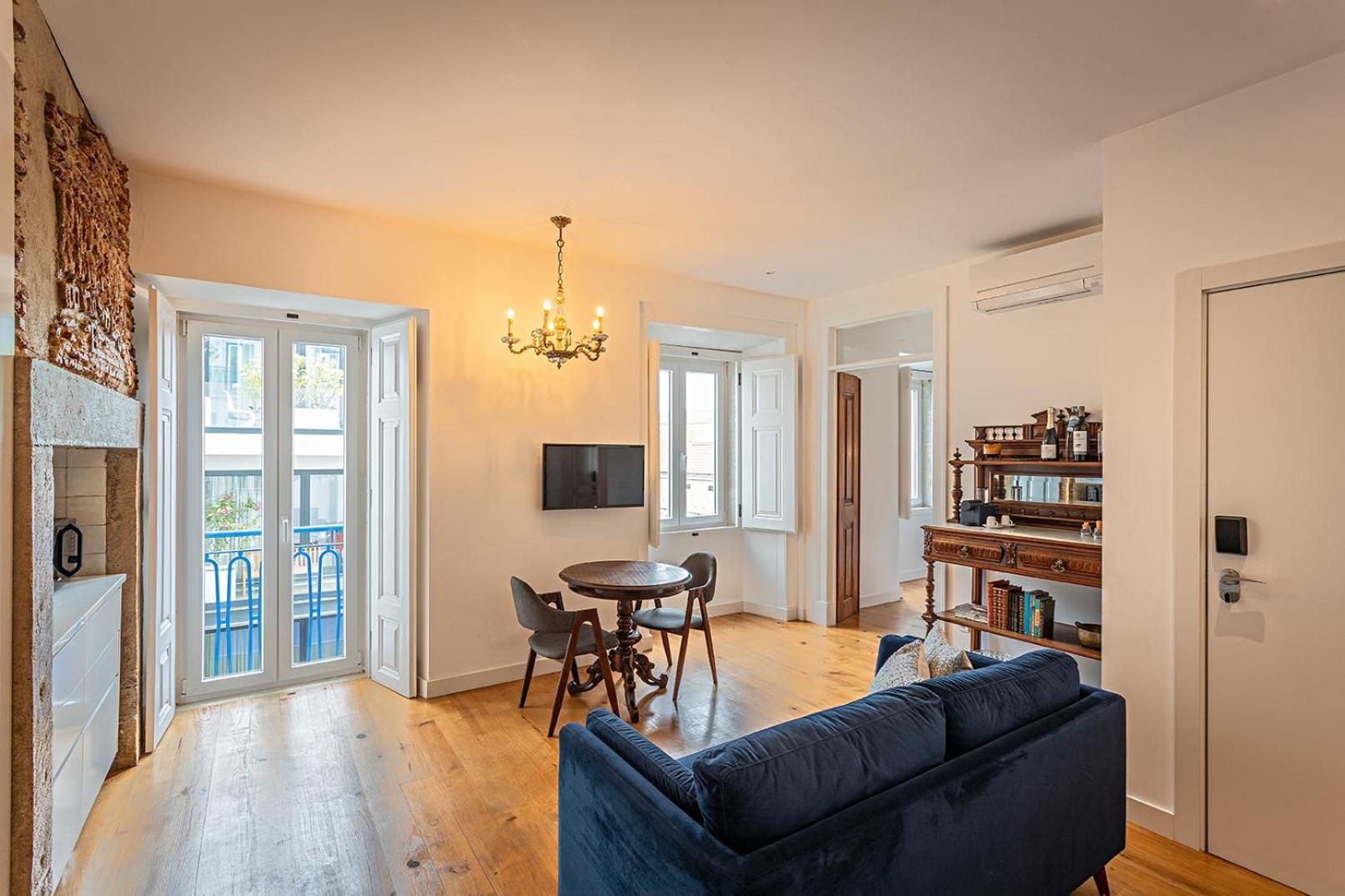 One-Bedroom Apartment