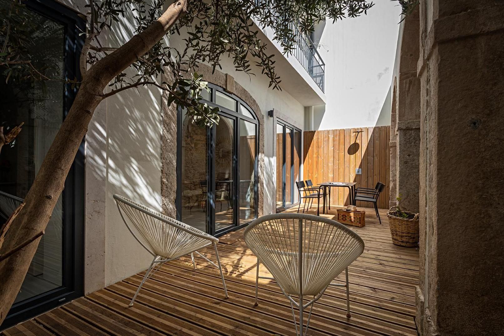 1-Bedroom Deluxe Apartment with Private Garden