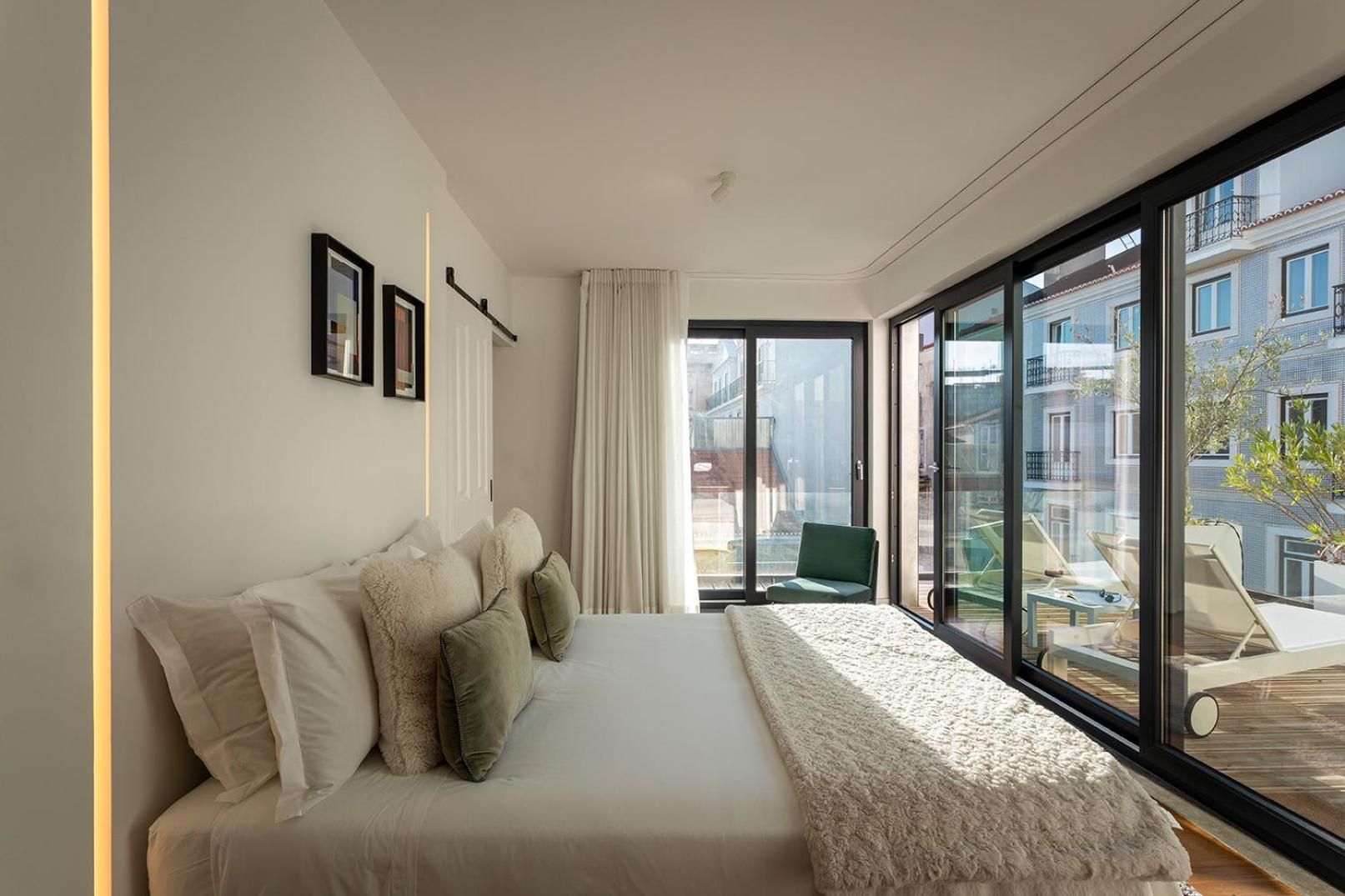 Deluxe Penthouse with Terrace