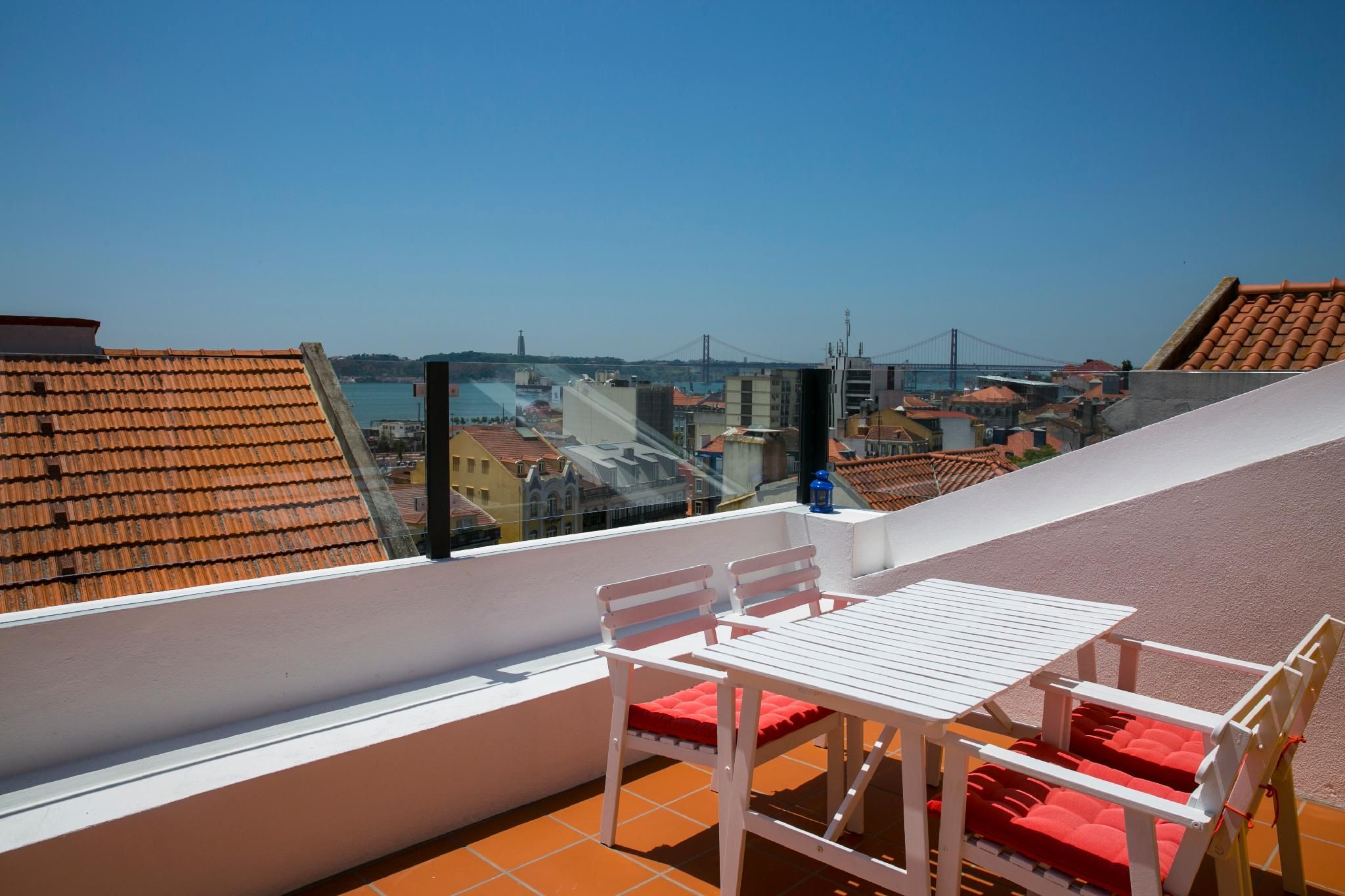 1-Bedroom Deluxe Penthouse with Terrace