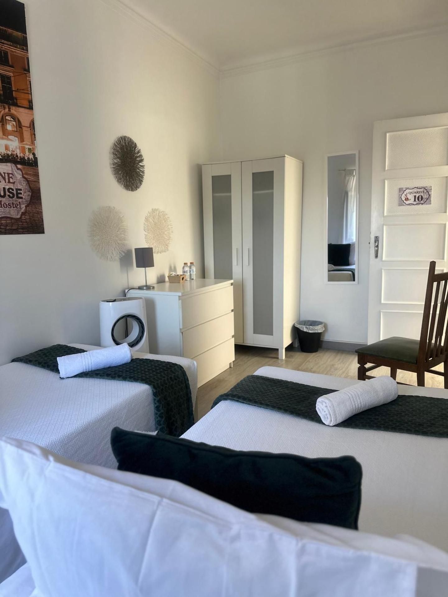Budget Twin Room with Shared Bathroom