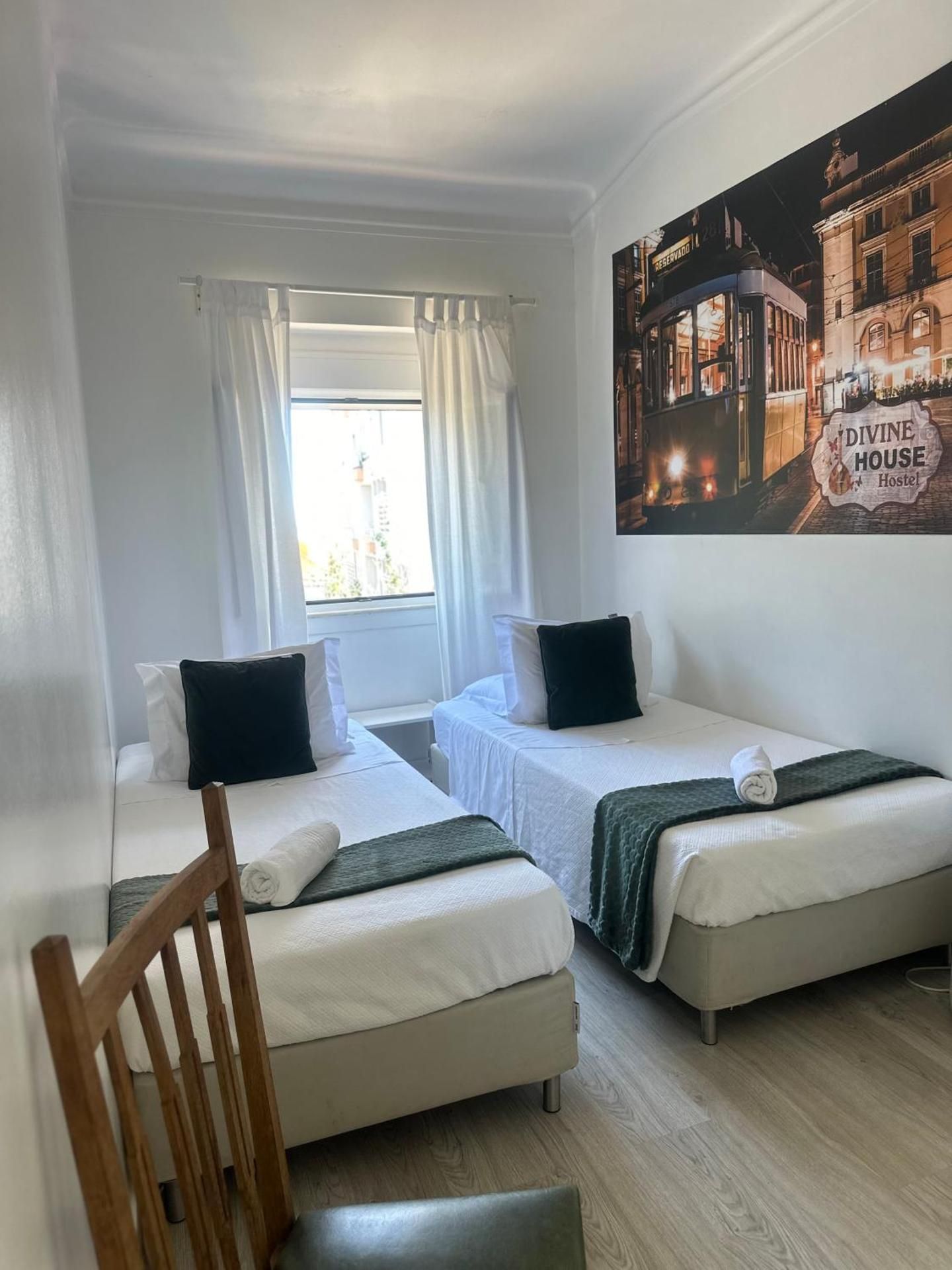 Budget Twin Room with Shared Bathroom