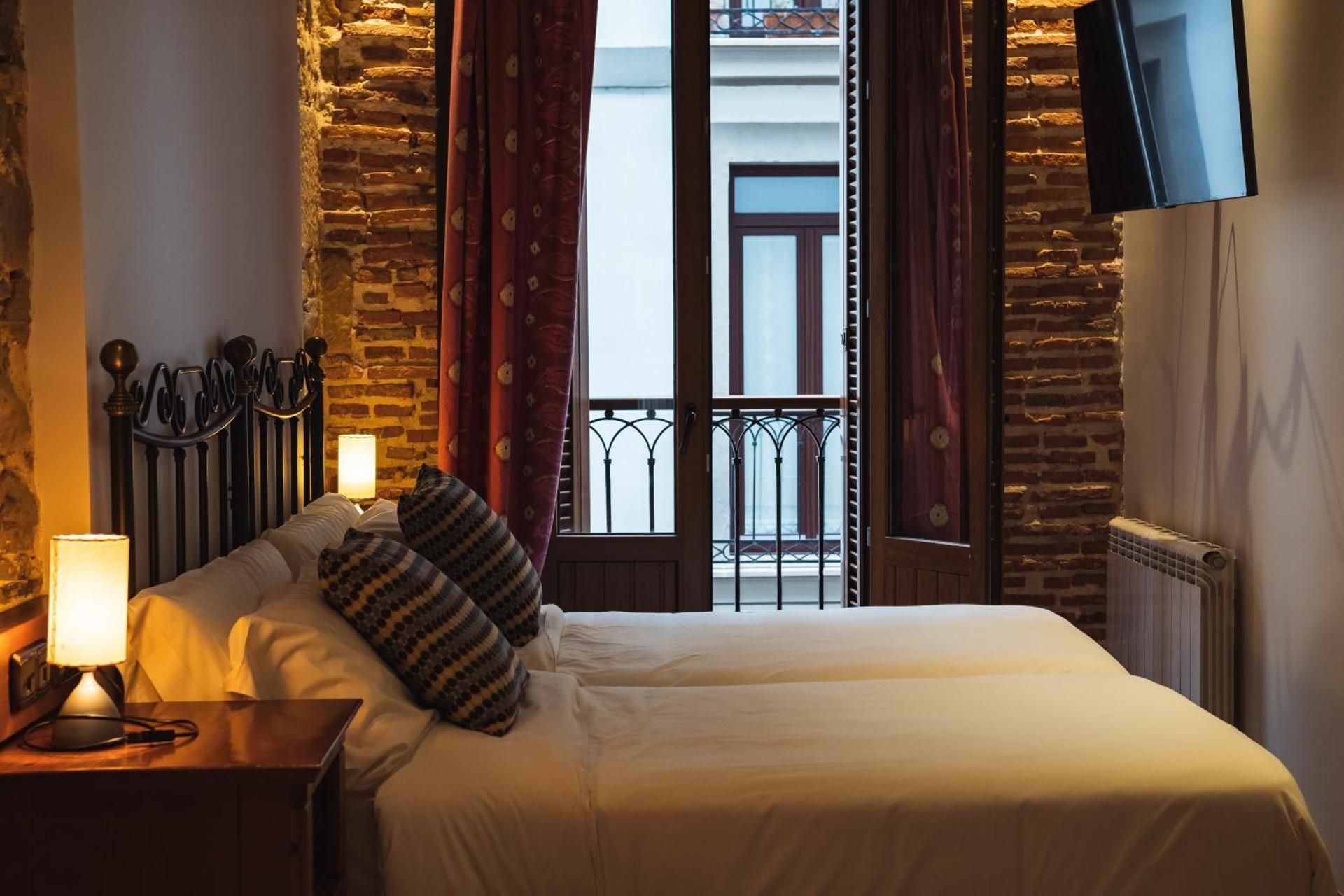 Twin Room with Shared Bathroom