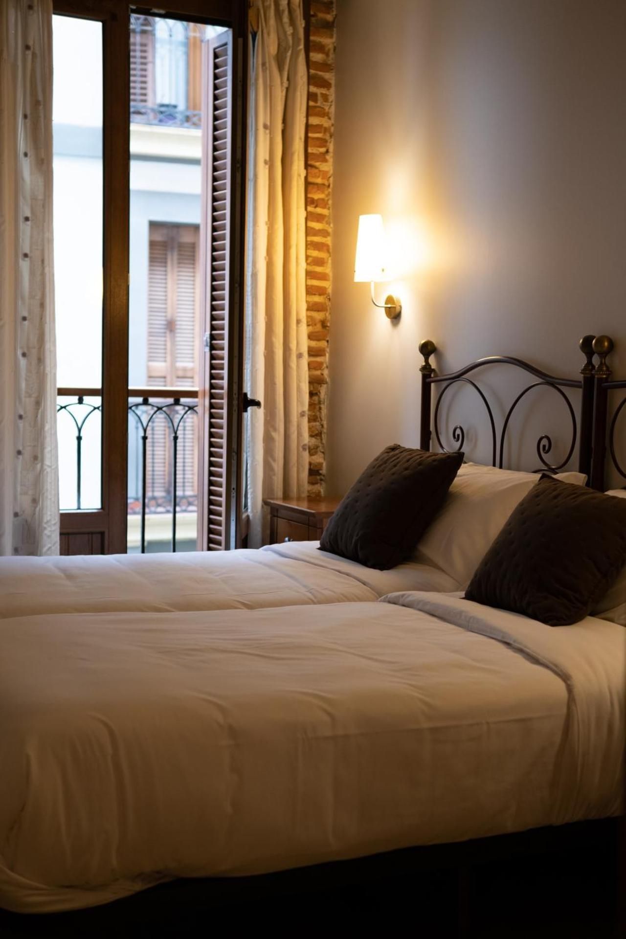 Double Room with Shared Toilet