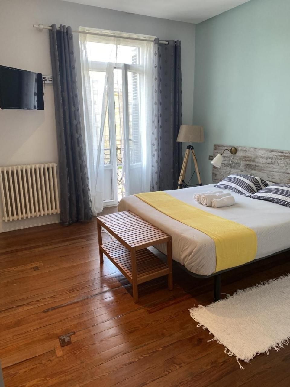 Deluxe Double Room with Balcony and Private Bathroom