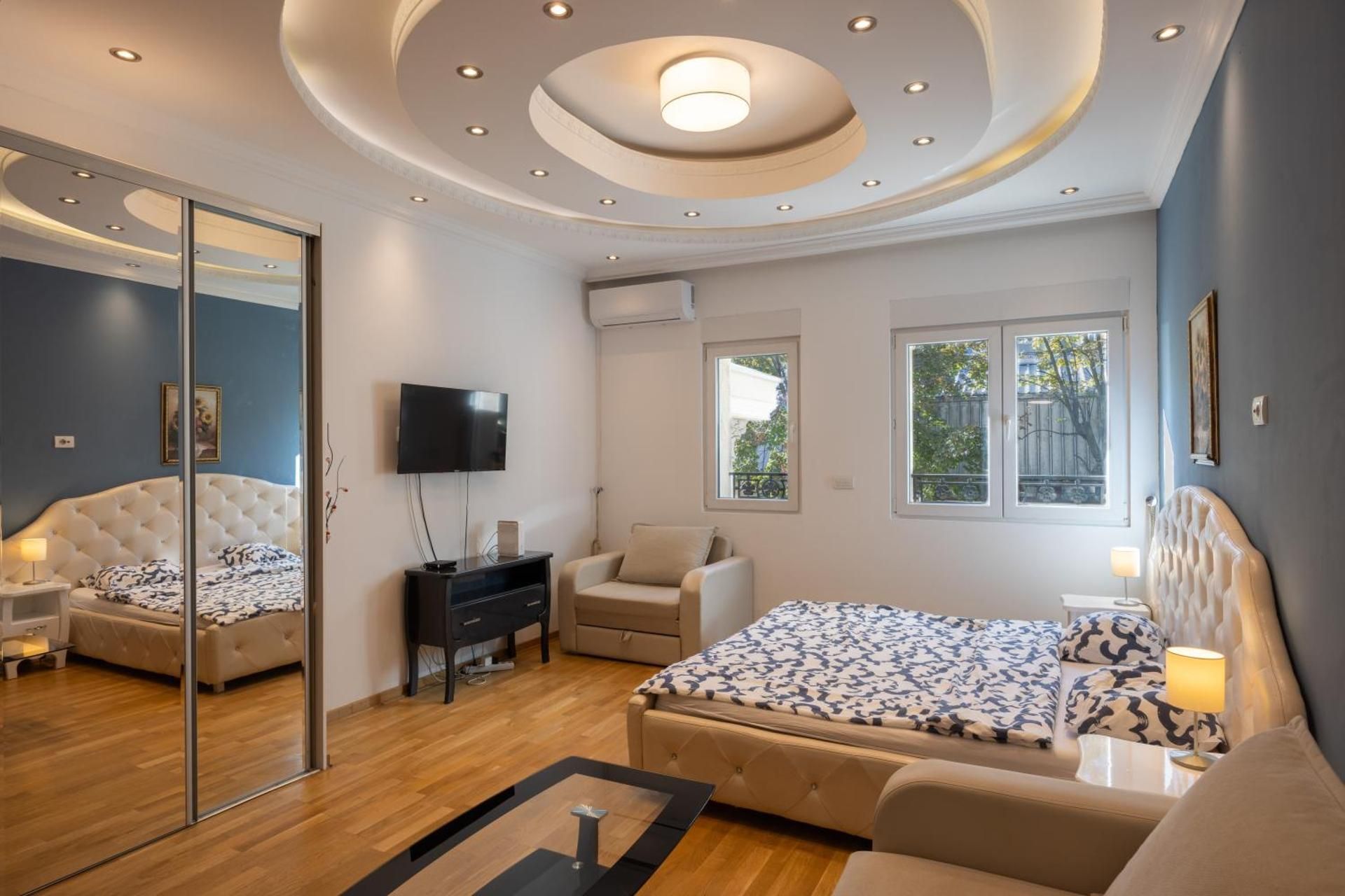 DELUXE APARTMENT