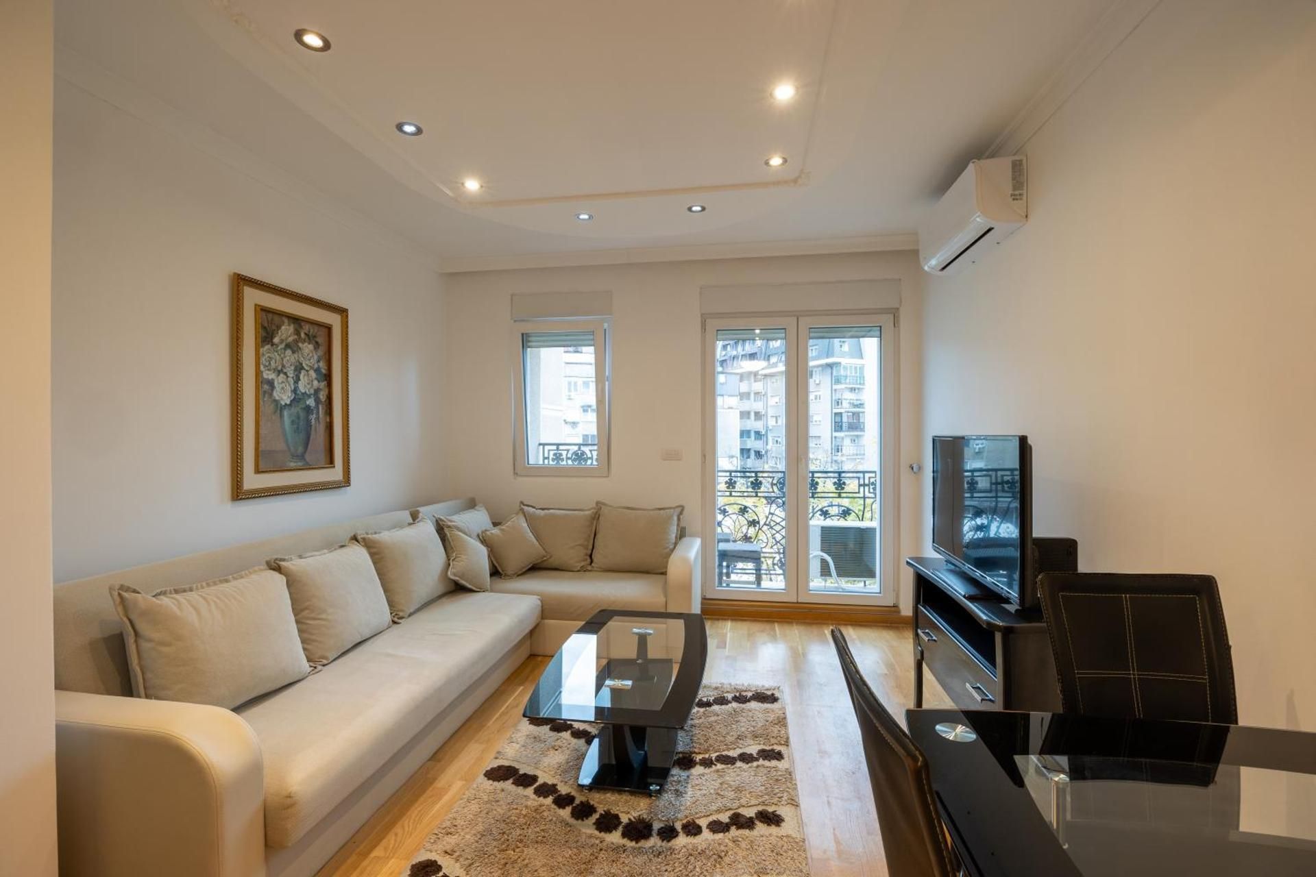 Deluxe Two-Bedroom Apartment with Garden View