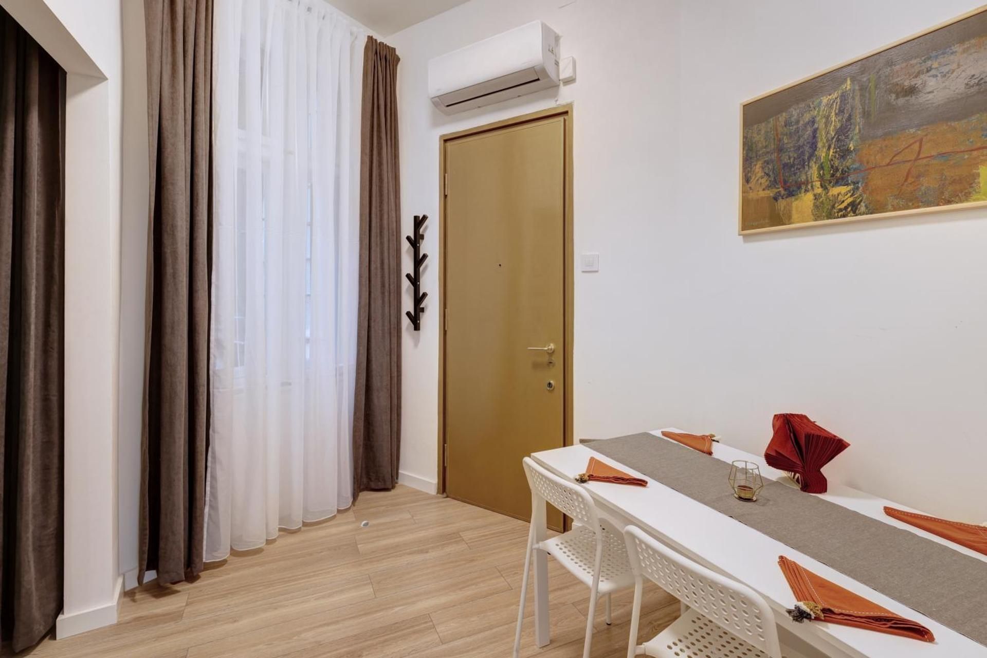 Sunflower Apartment