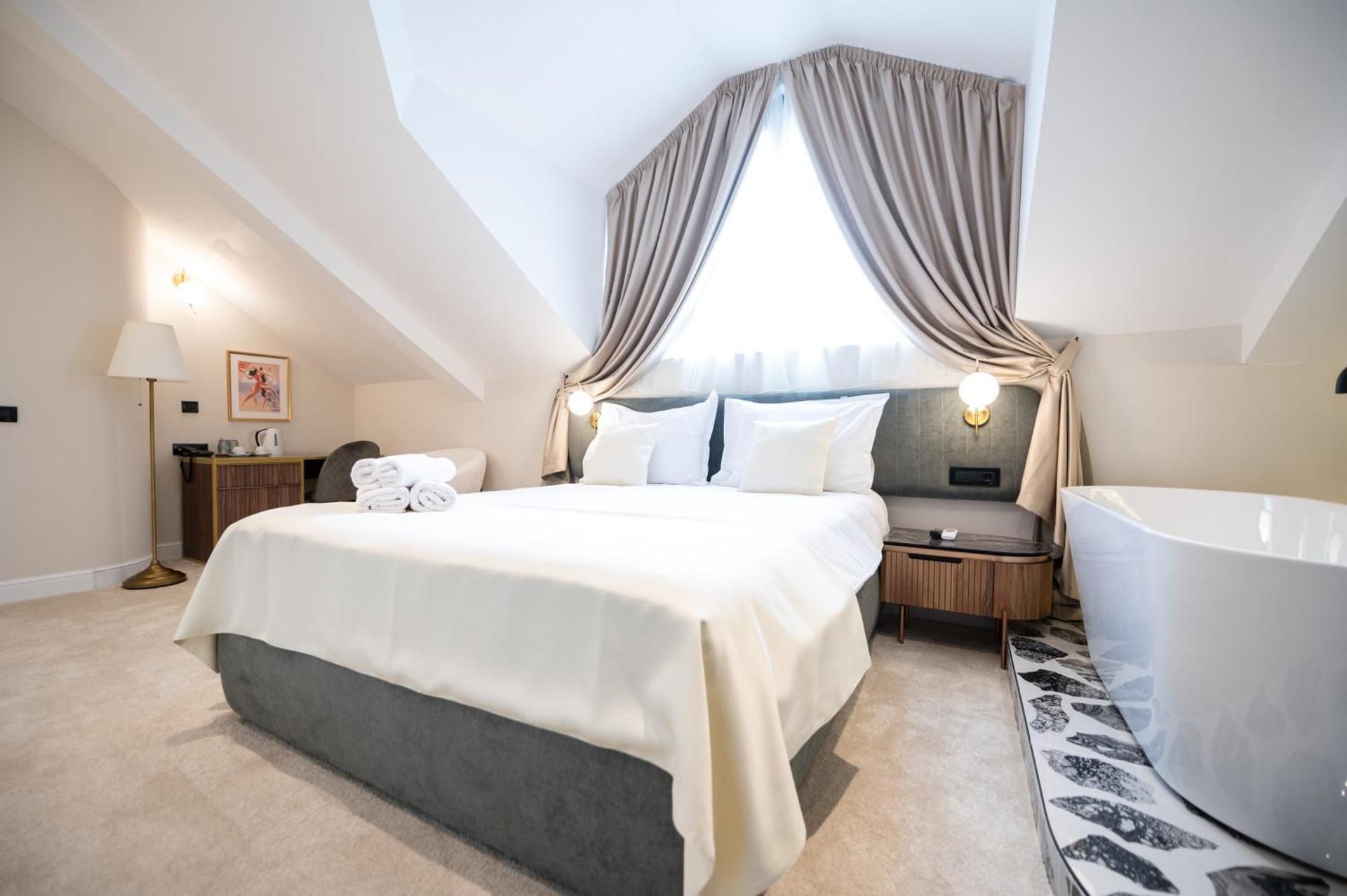 Deluxe Double Room with Bath