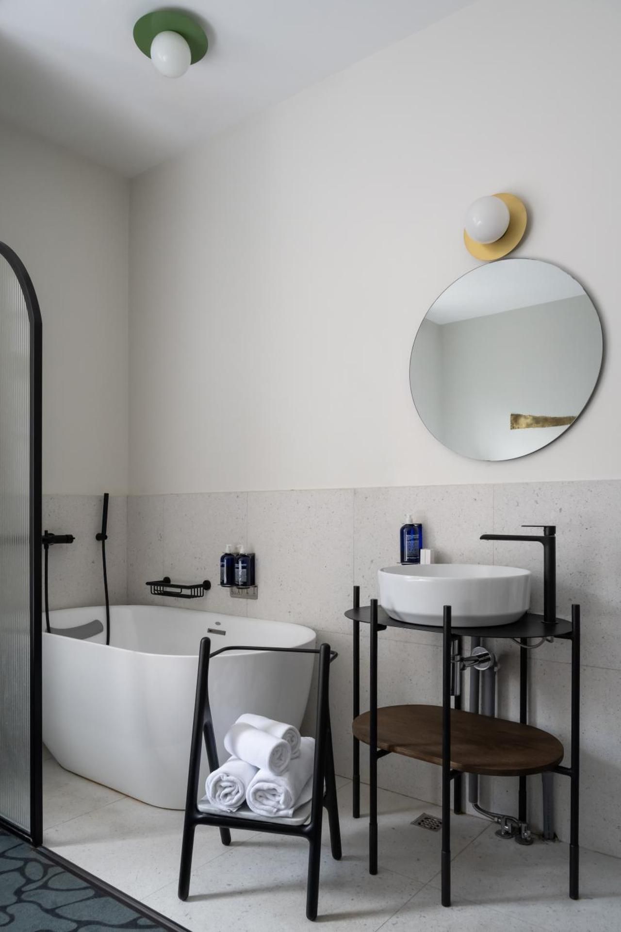 Pavilion Boutique hotel Suite with Balcony 3