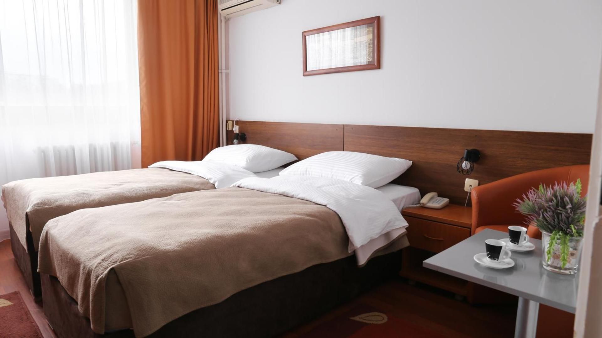 Twin Room with Free Parking