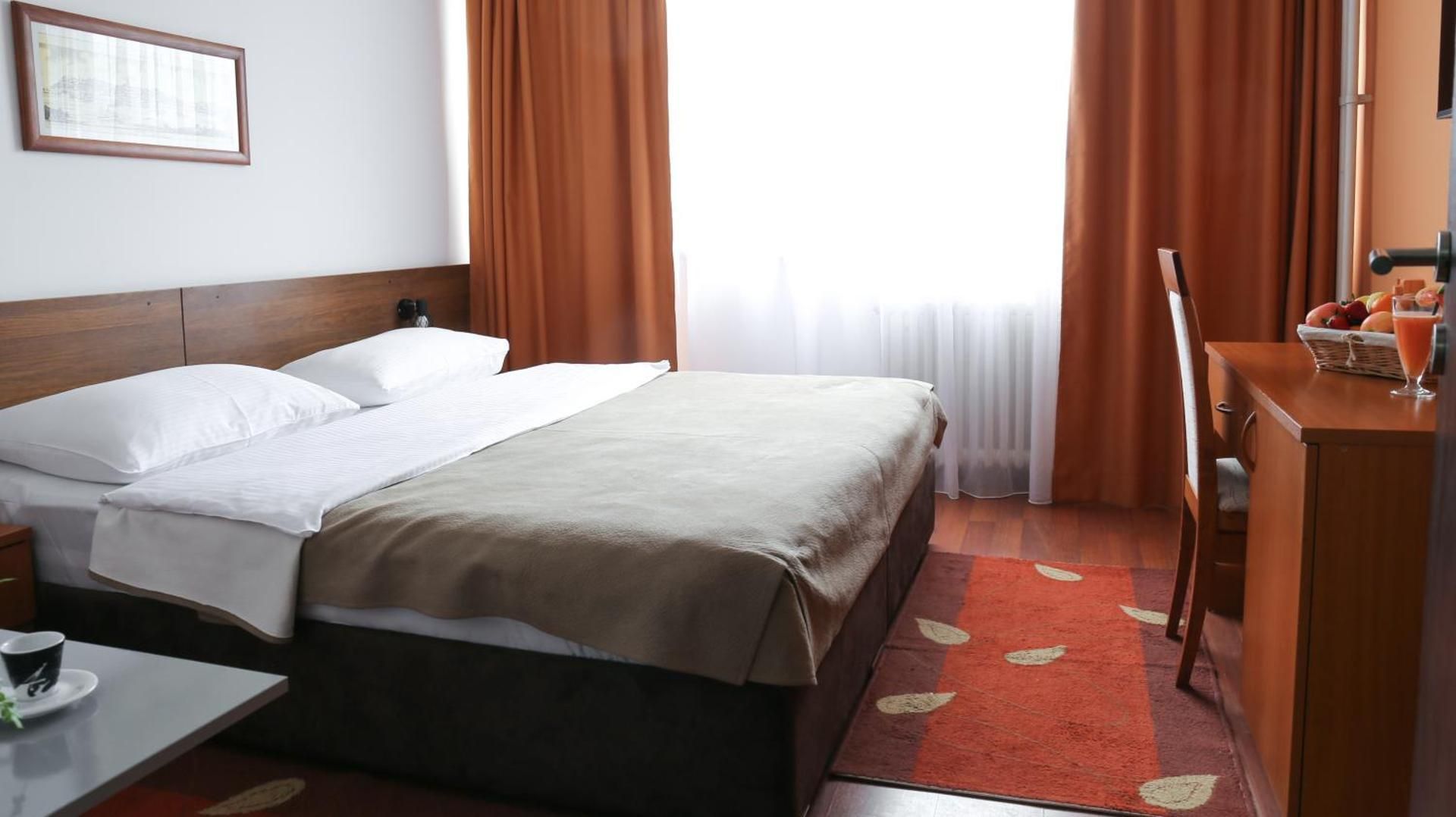 Double Room with Free Parking