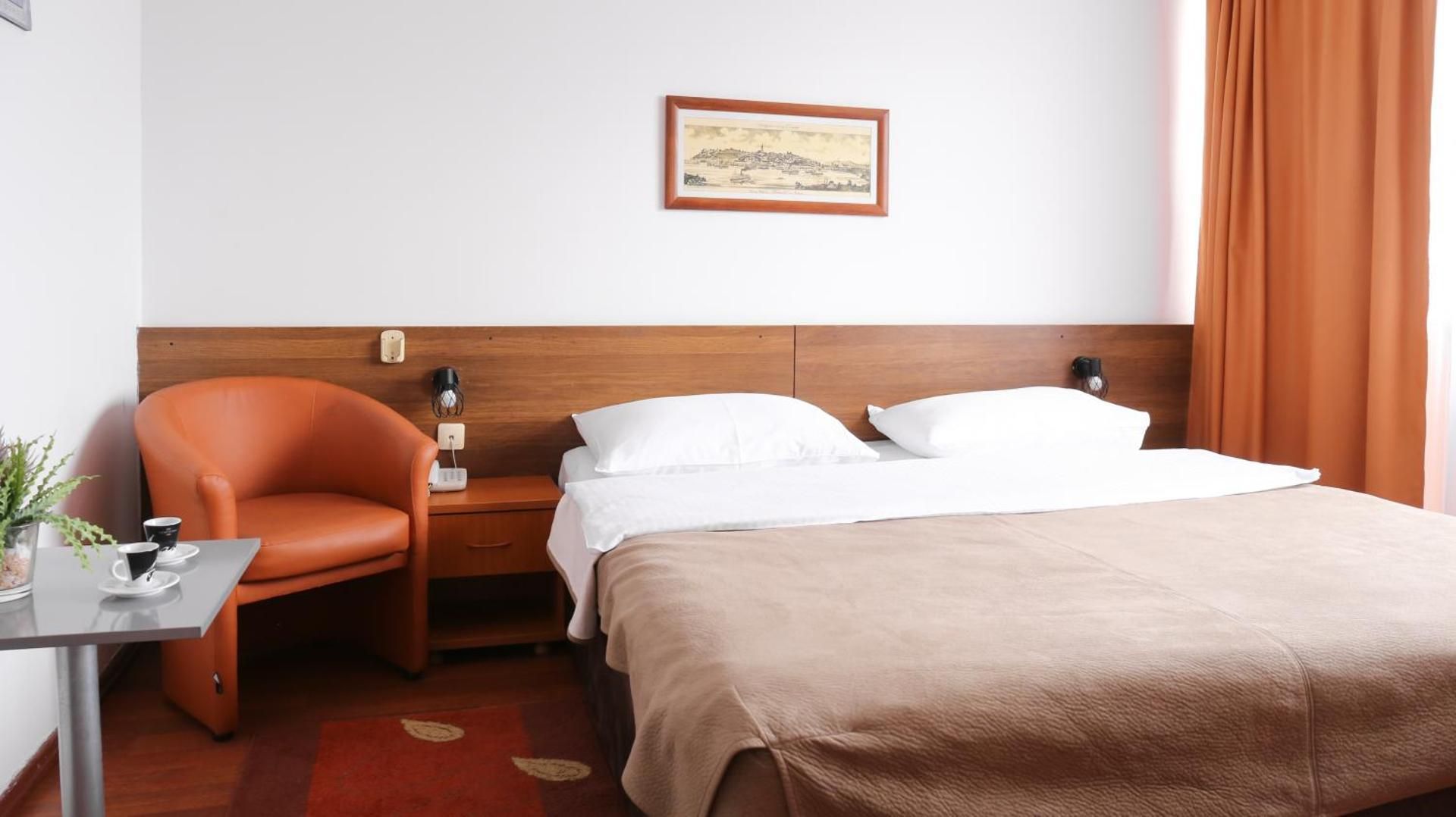 Double Room with Free Parking
