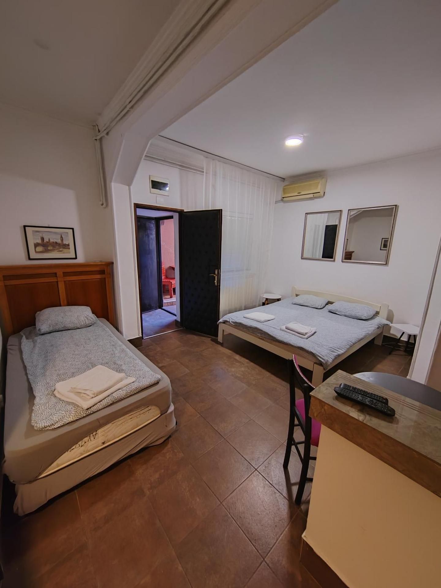 Economy Triple Room