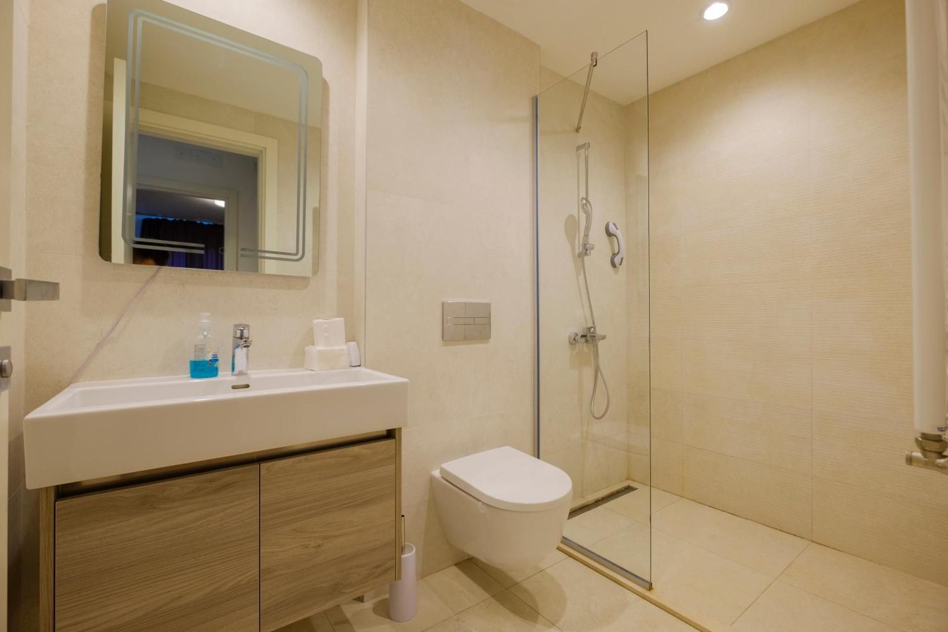 Deluxe One-Bedroom Apartment with City View
