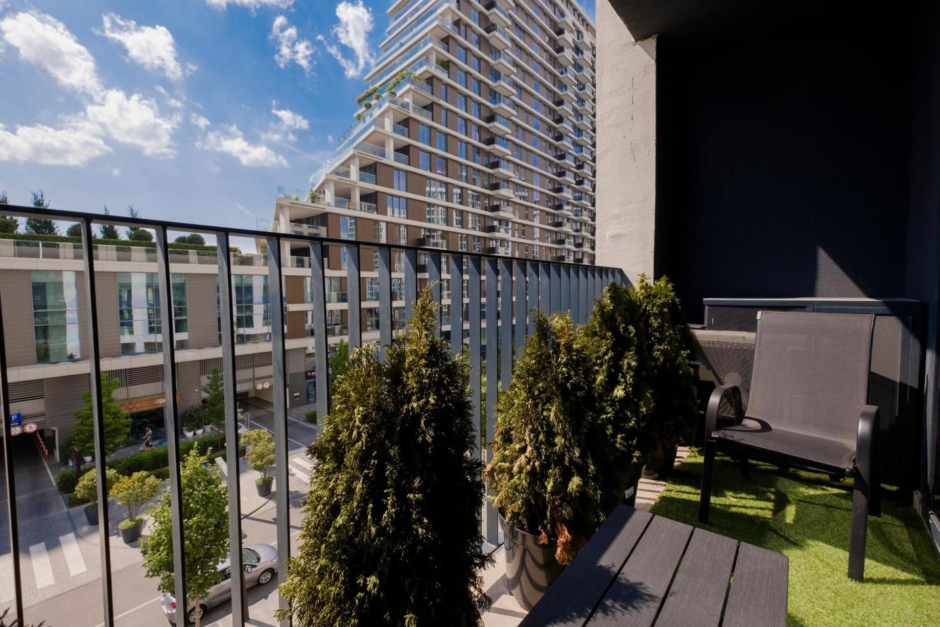 Deluxe One-Bedroom Apartment with City View