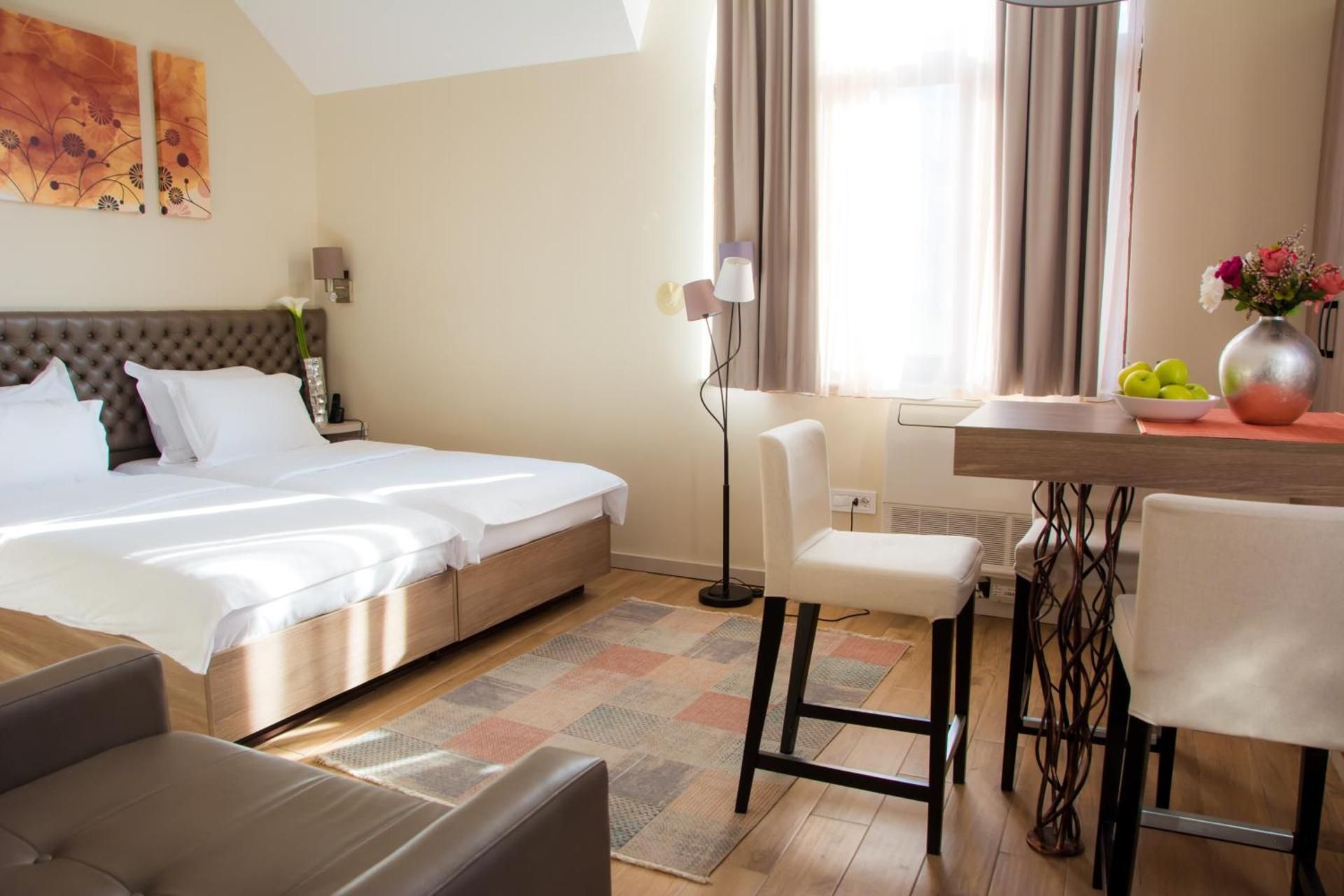 Deluxe Apartment with Free Parking