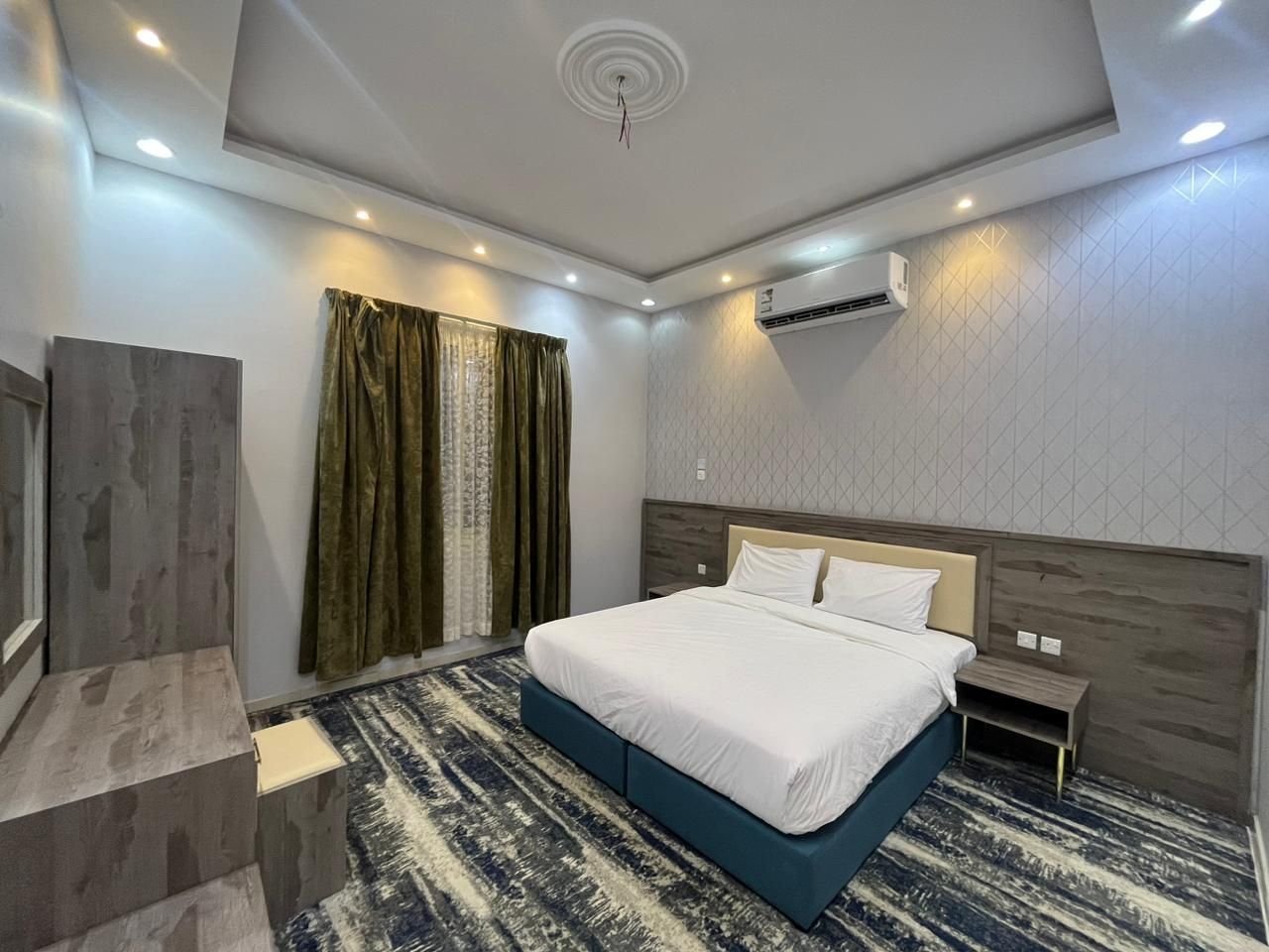 Bright Day Room with Large Bed - Non-Smoking