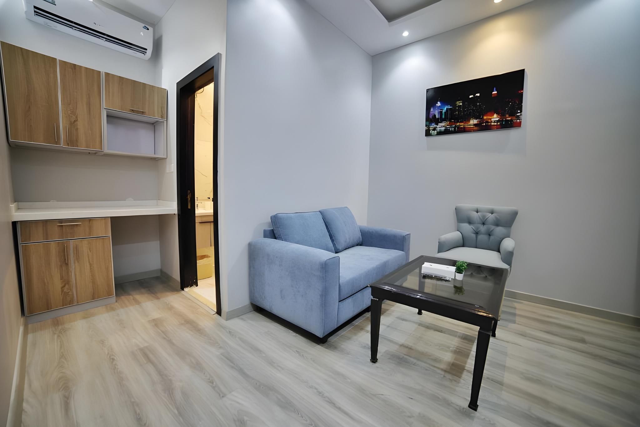 Bright Day Room with Large Bed - Smoking