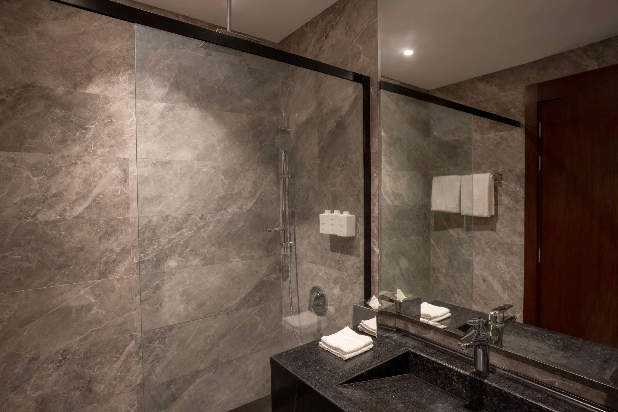 Radisson Hotel Madinah Superior Room - City View 2