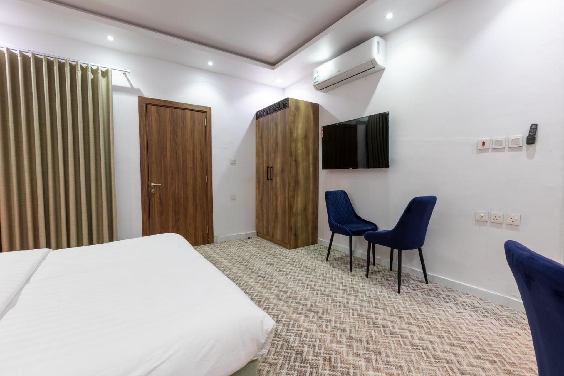 shared lounge/tv area