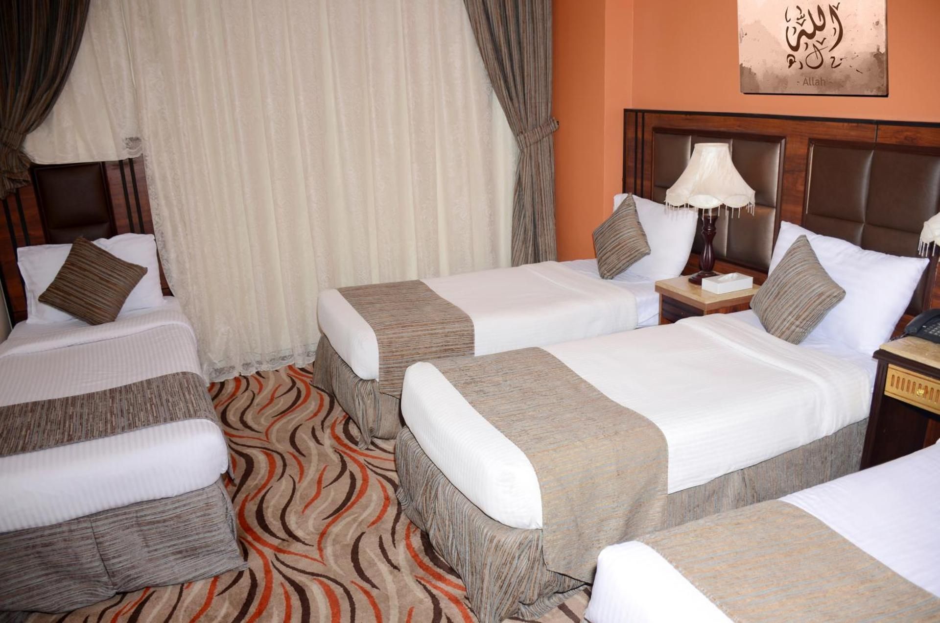 Hayah Plaza Hotel Triple Room 2