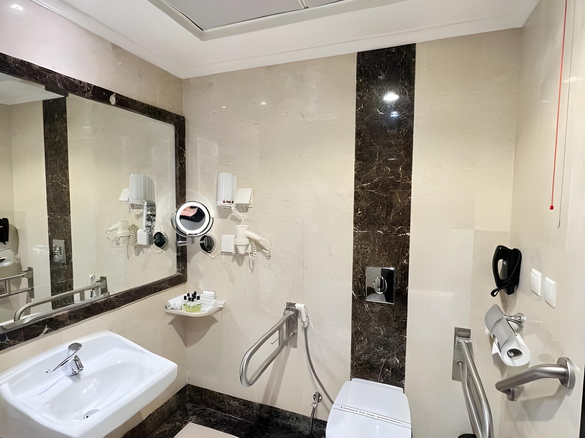 Deluxe King Bed, Haram View