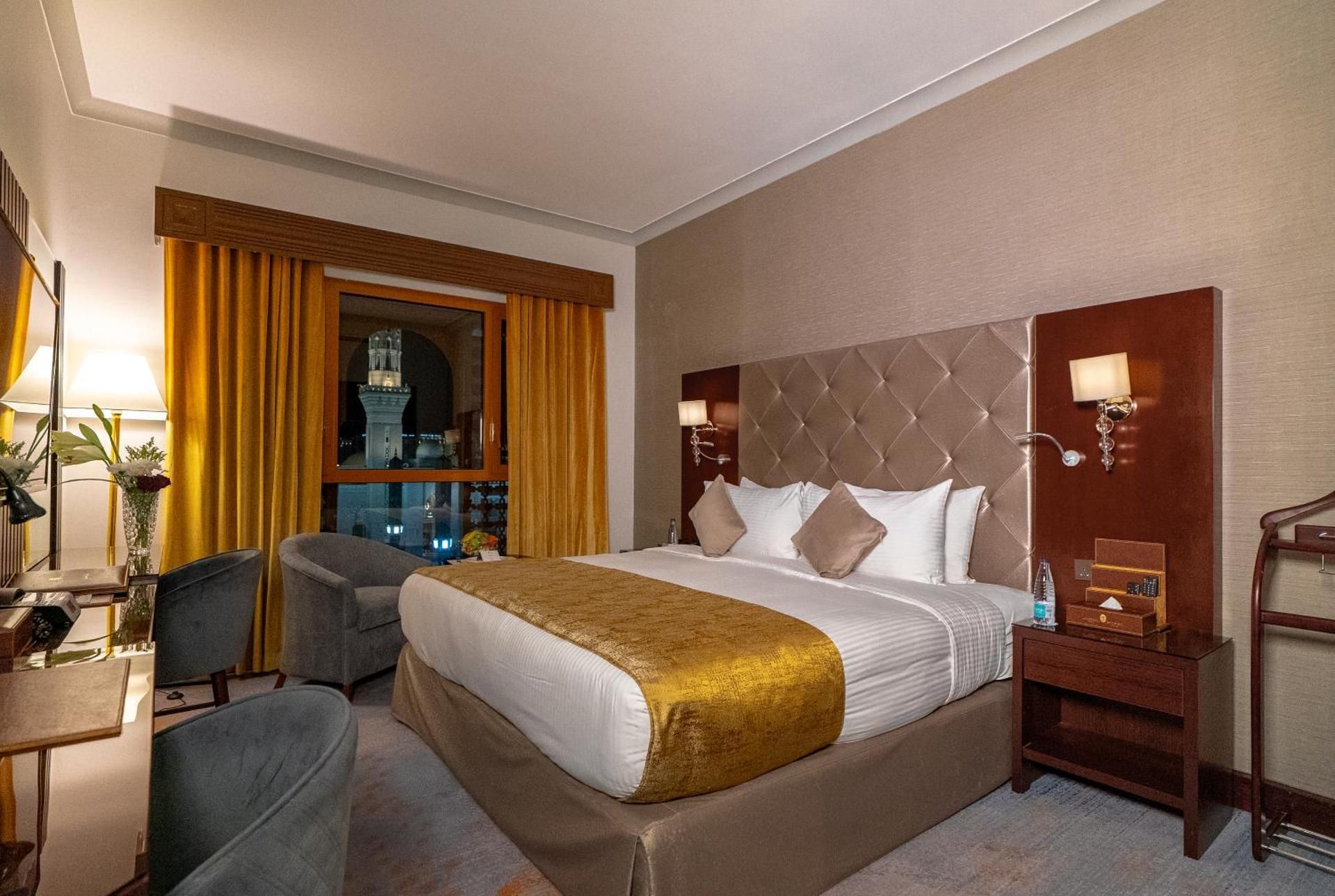 Deluxe Room King Bed Haram View
